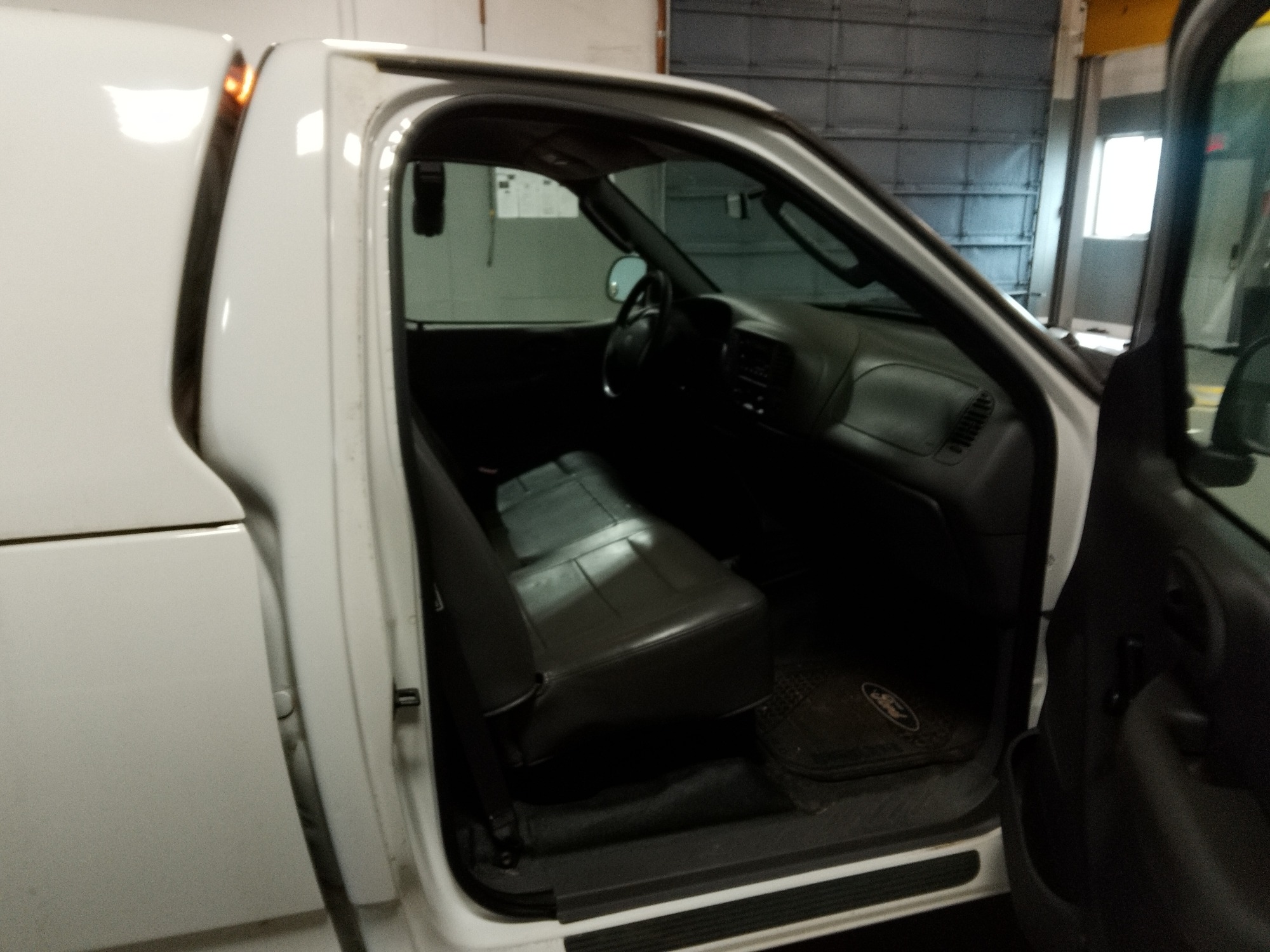 2003 ford f-150 xl-2wd with 106011 miles for sale near elk-river, minnesota 106328_31_passenger_seat.jpg