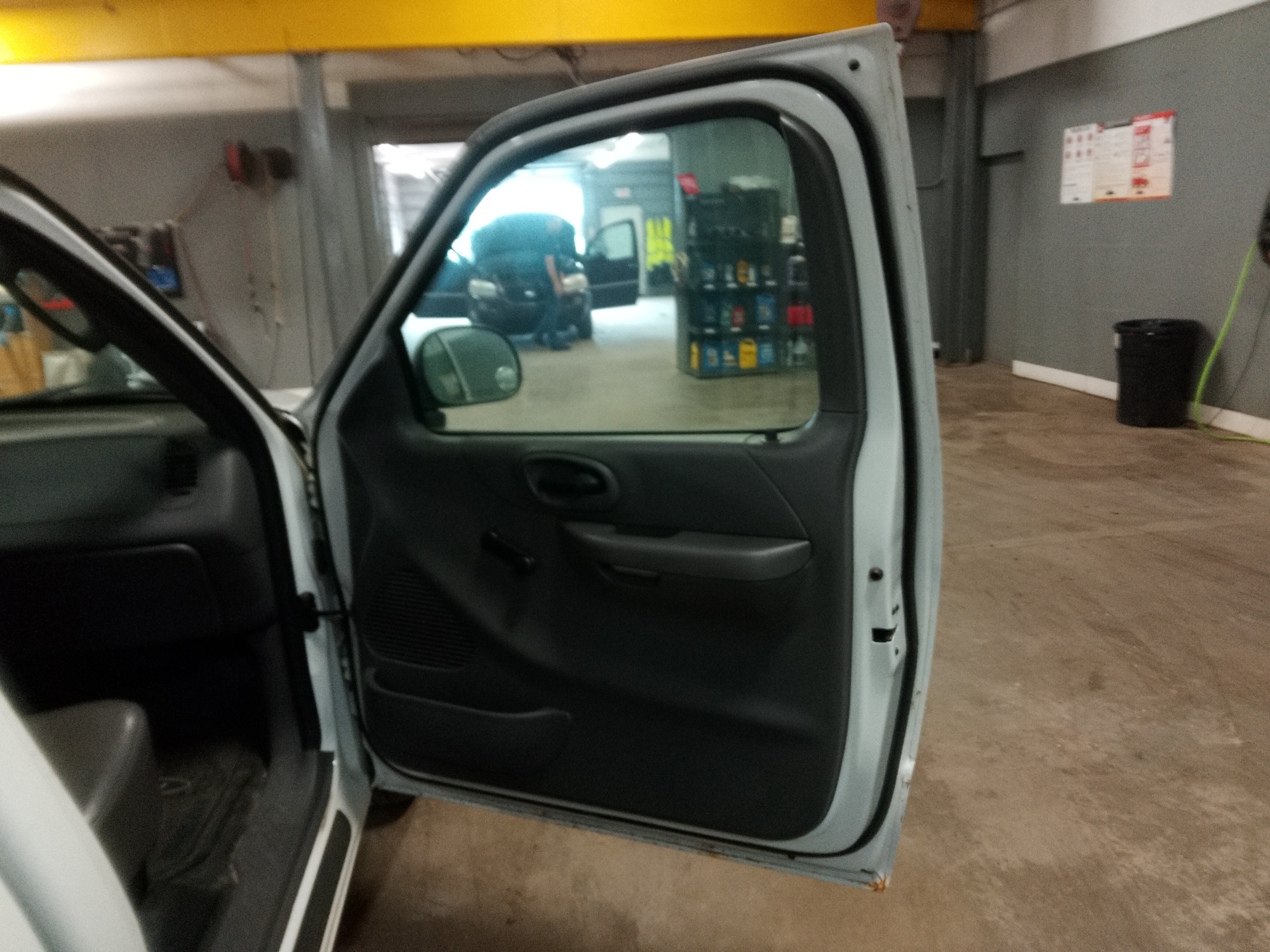 2003 ford f-150 xl-2wd with 106011 miles for sale near elk-river, minnesota 106328_32_passenger_door_panel.jpg