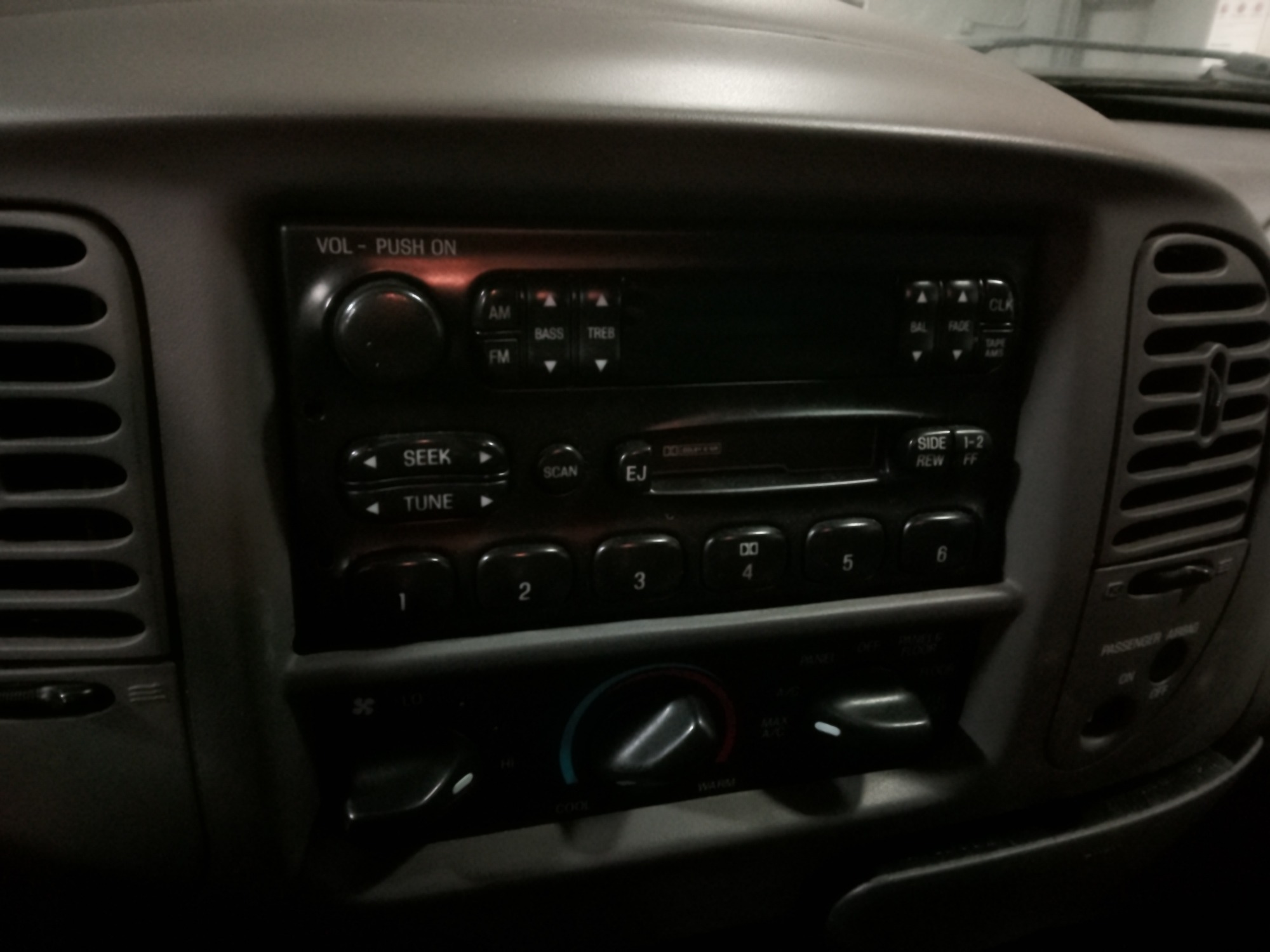 2003 ford f-150 xl-2wd with 106011 miles for sale near elk-river, minnesota 106328_39_radio_closeup.jpg