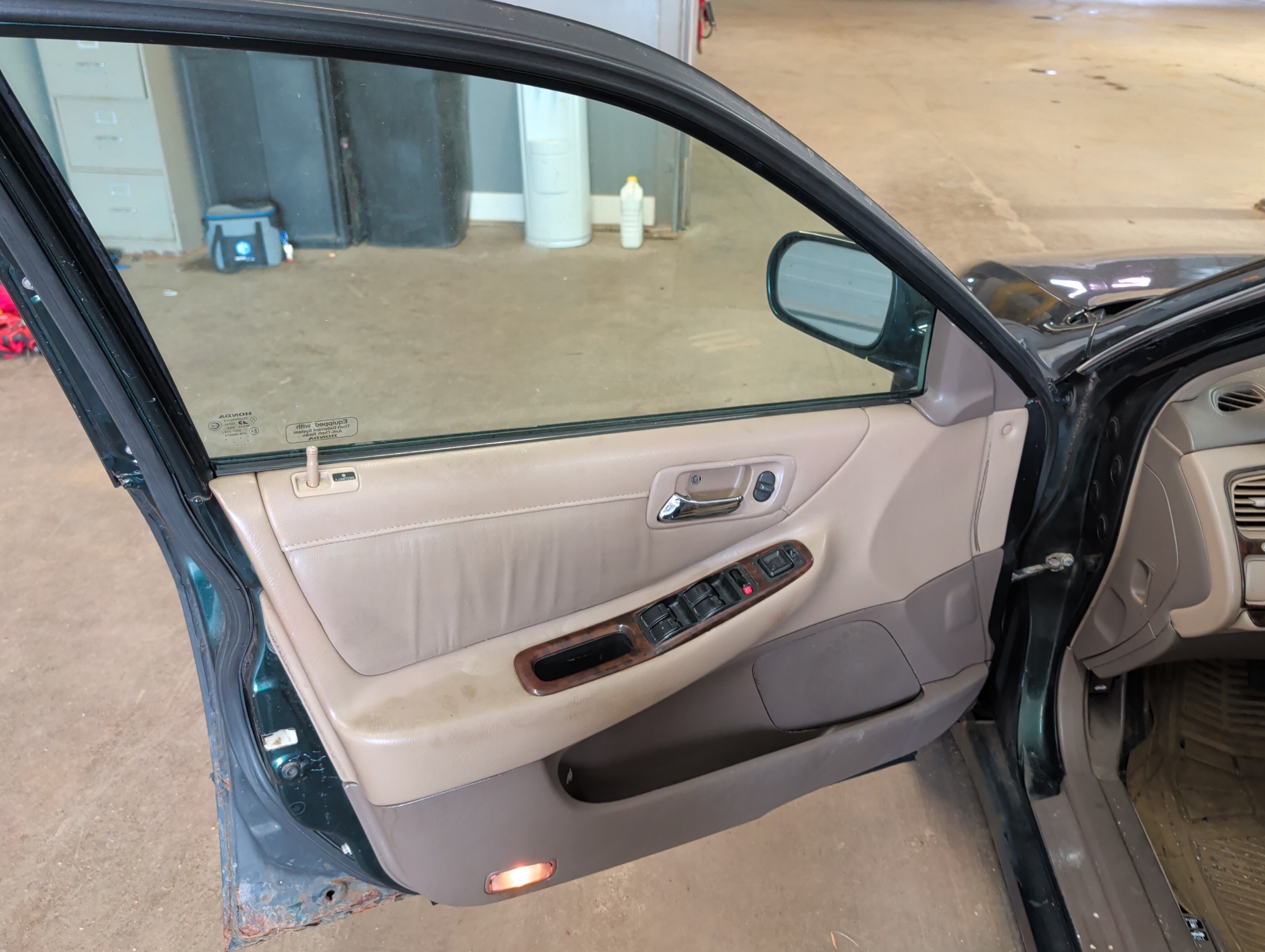 2000 honda accord with 196244 miles for sale near elk-river, minnesota 106329_23_driver_door_panel.jpg
