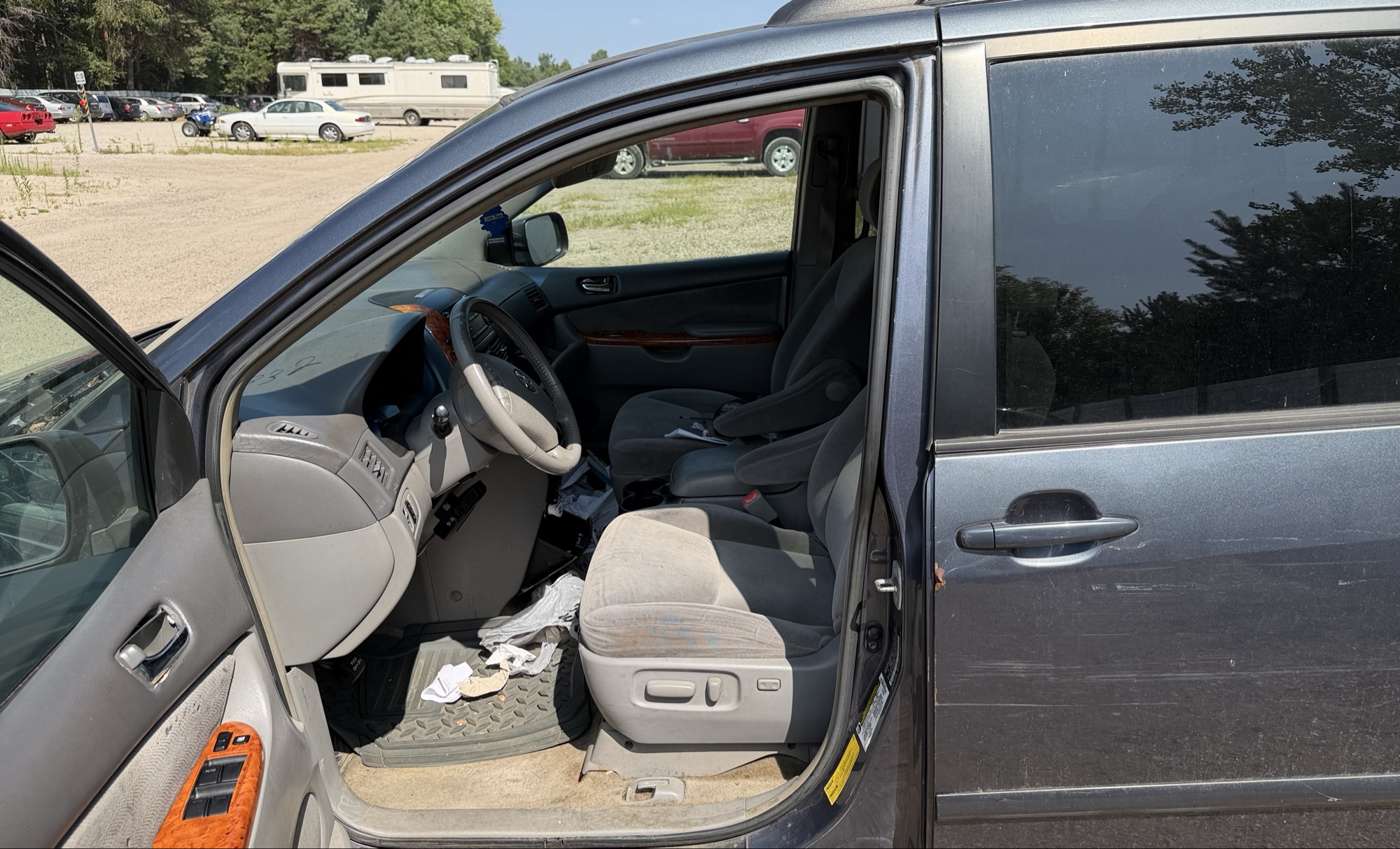 2006 toyota sienna xle with 230312 miles for sale near elk-river, minnesota 106332_22_driver_seat.jpg
