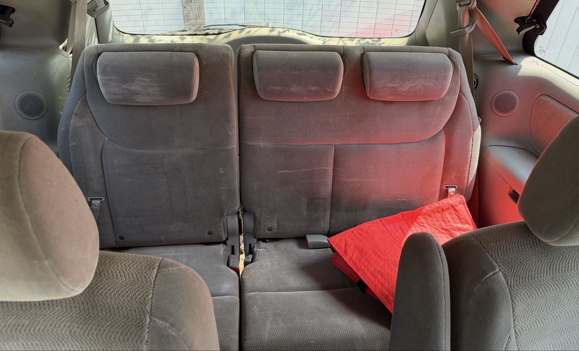 2006 toyota sienna xle with 230312 miles for sale near elk-river, minnesota 106332_29_third_row_seat.jpg
