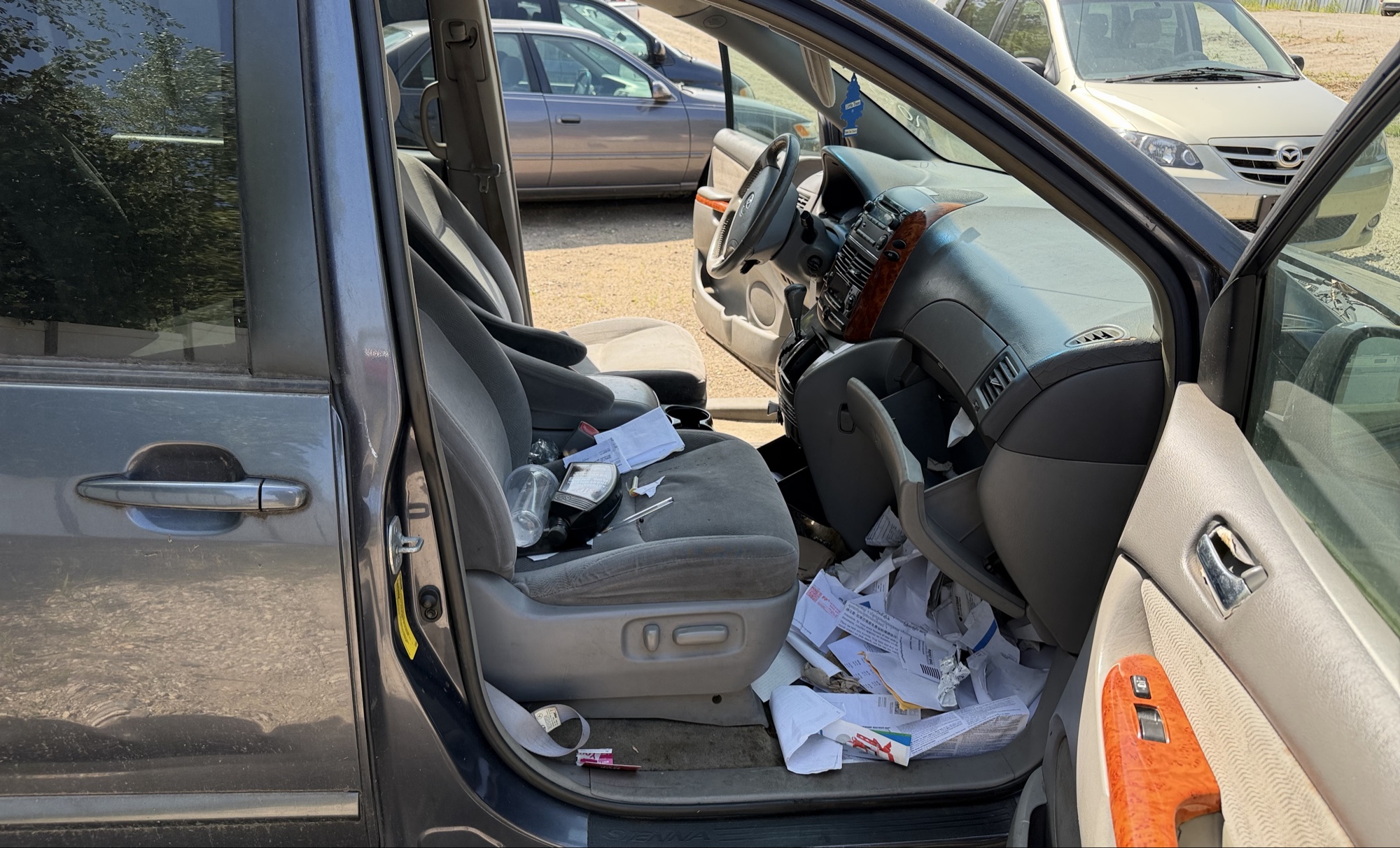 2006 toyota sienna xle with 230312 miles for sale near elk-river, minnesota 106332_31_passenger_seat.jpg