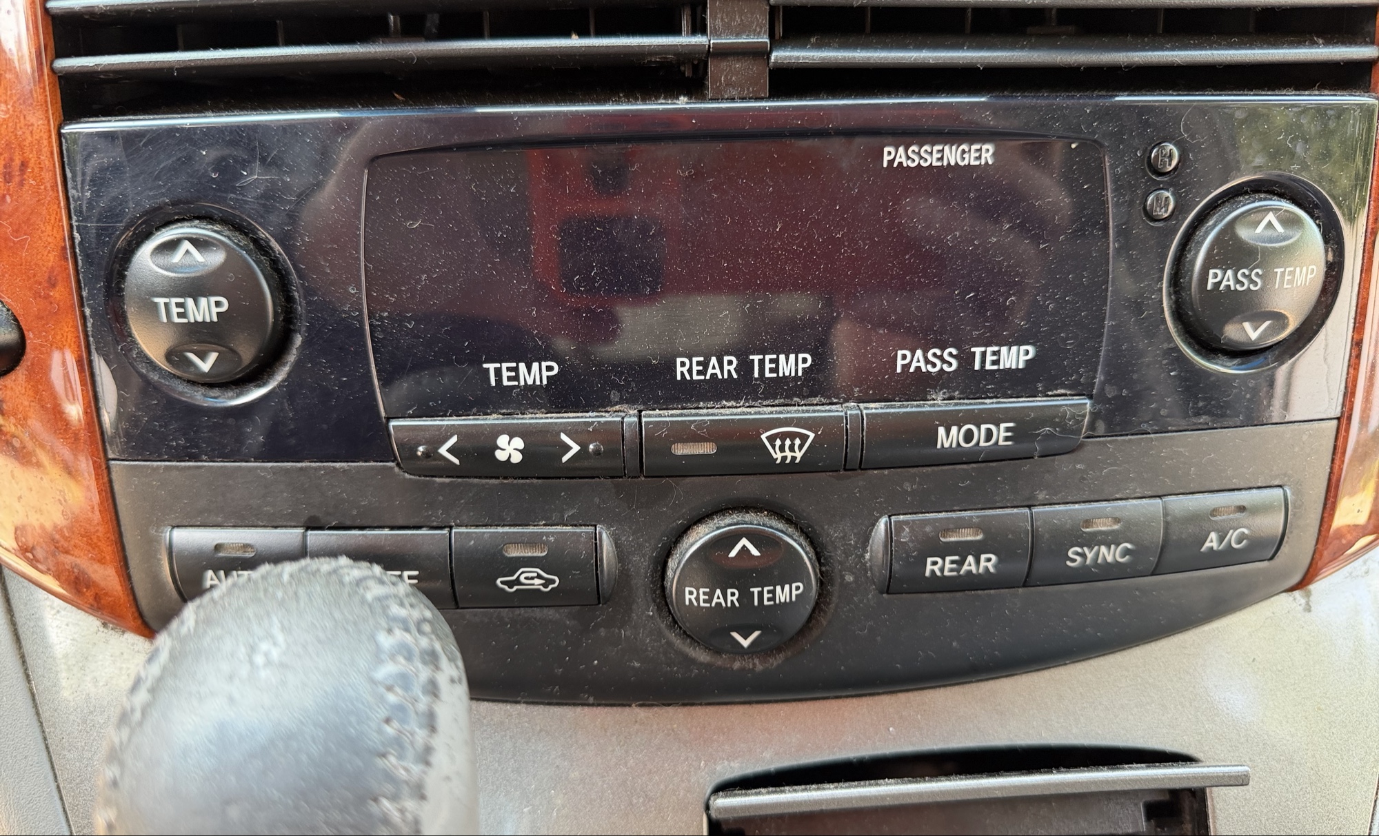 2006 toyota sienna xle with 230312 miles for sale near elk-river, minnesota 106332_40_climate_control.jpg