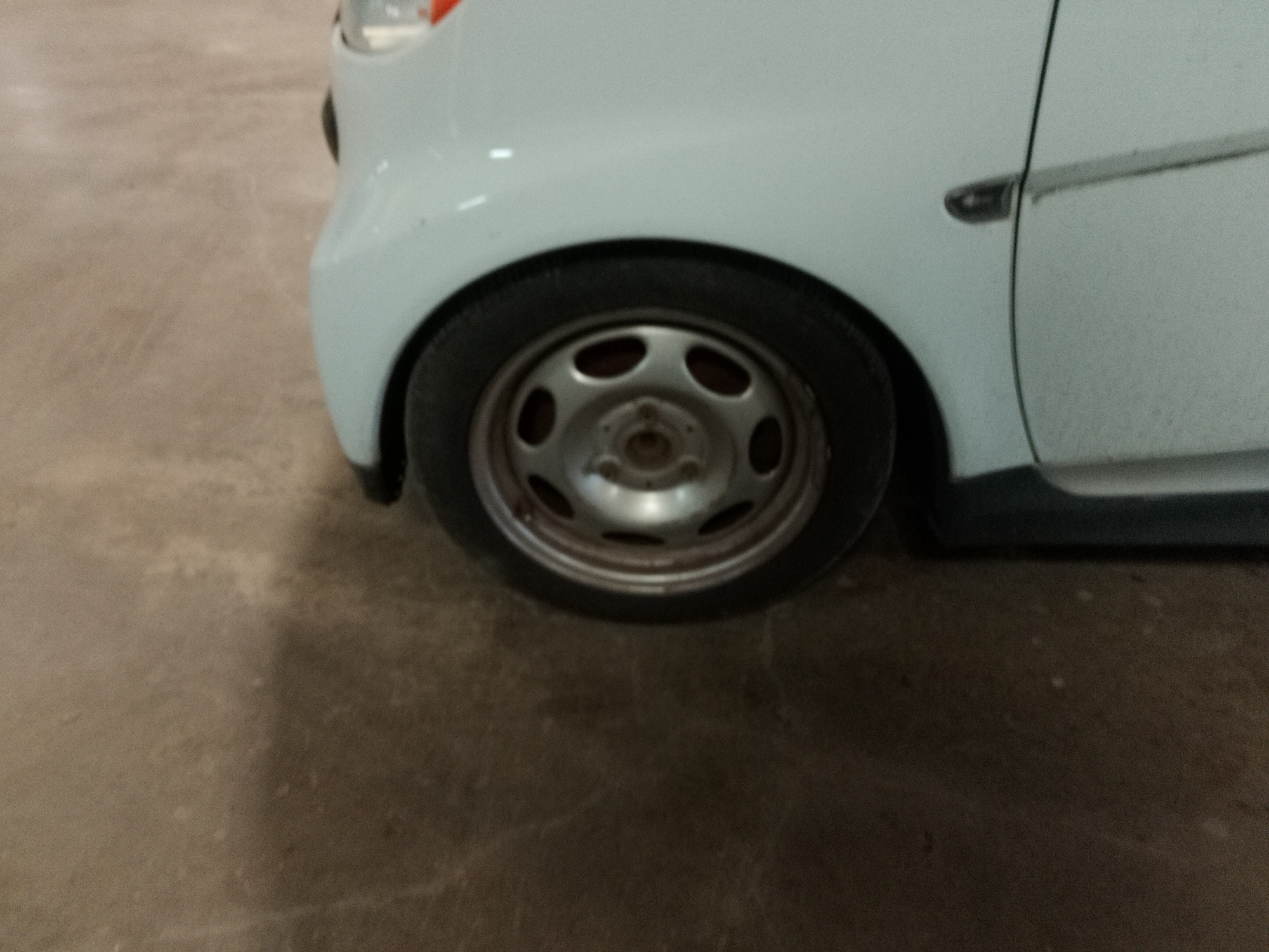 2013 smart fortwo passion with 64568 miles for sale near elk-river, minnesota 106333_12_drv_front_wheel.jpg