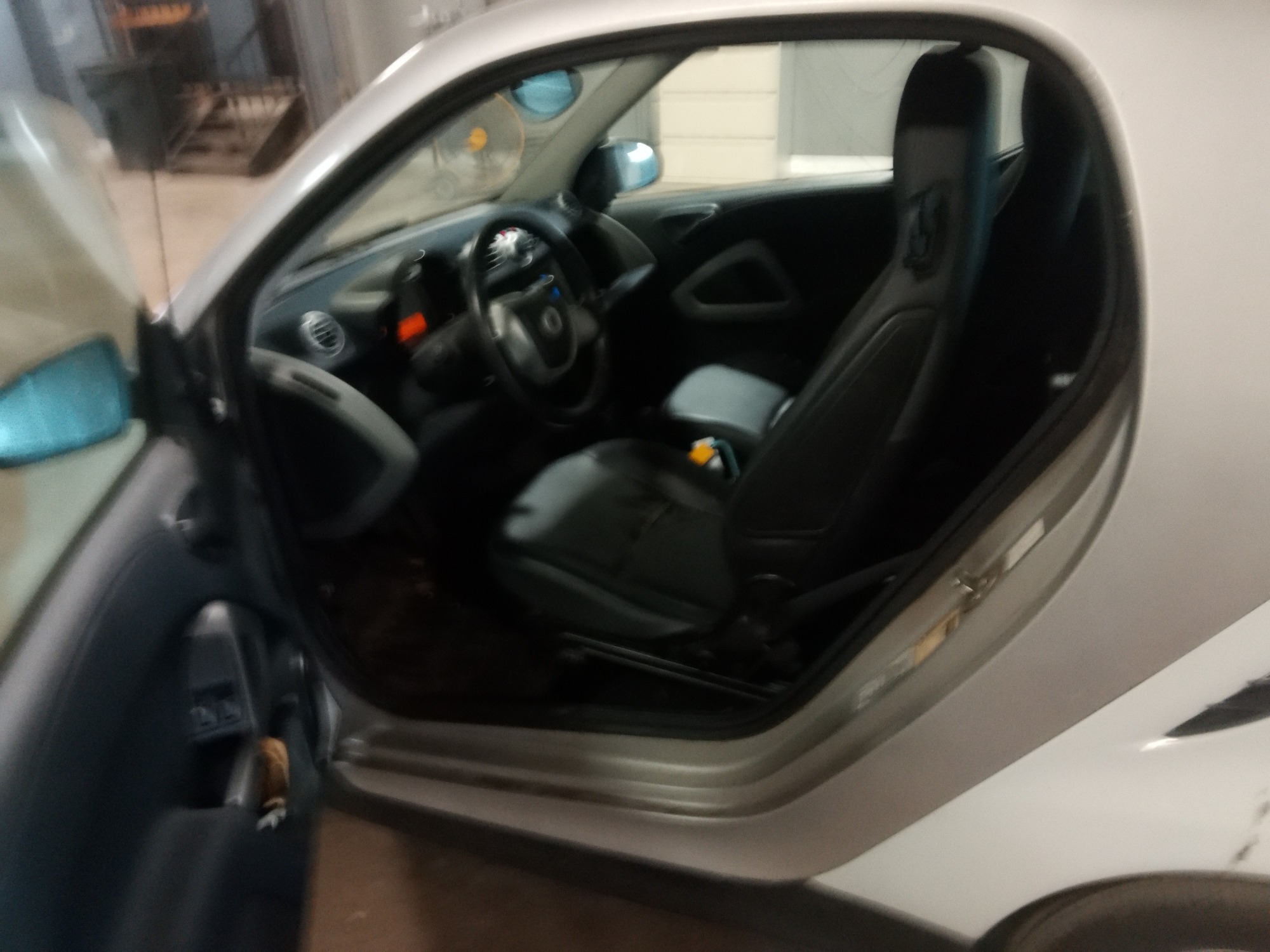 2013 smart fortwo passion with 64568 miles for sale near elk-river, minnesota 106333_22_driver_seat.jpg