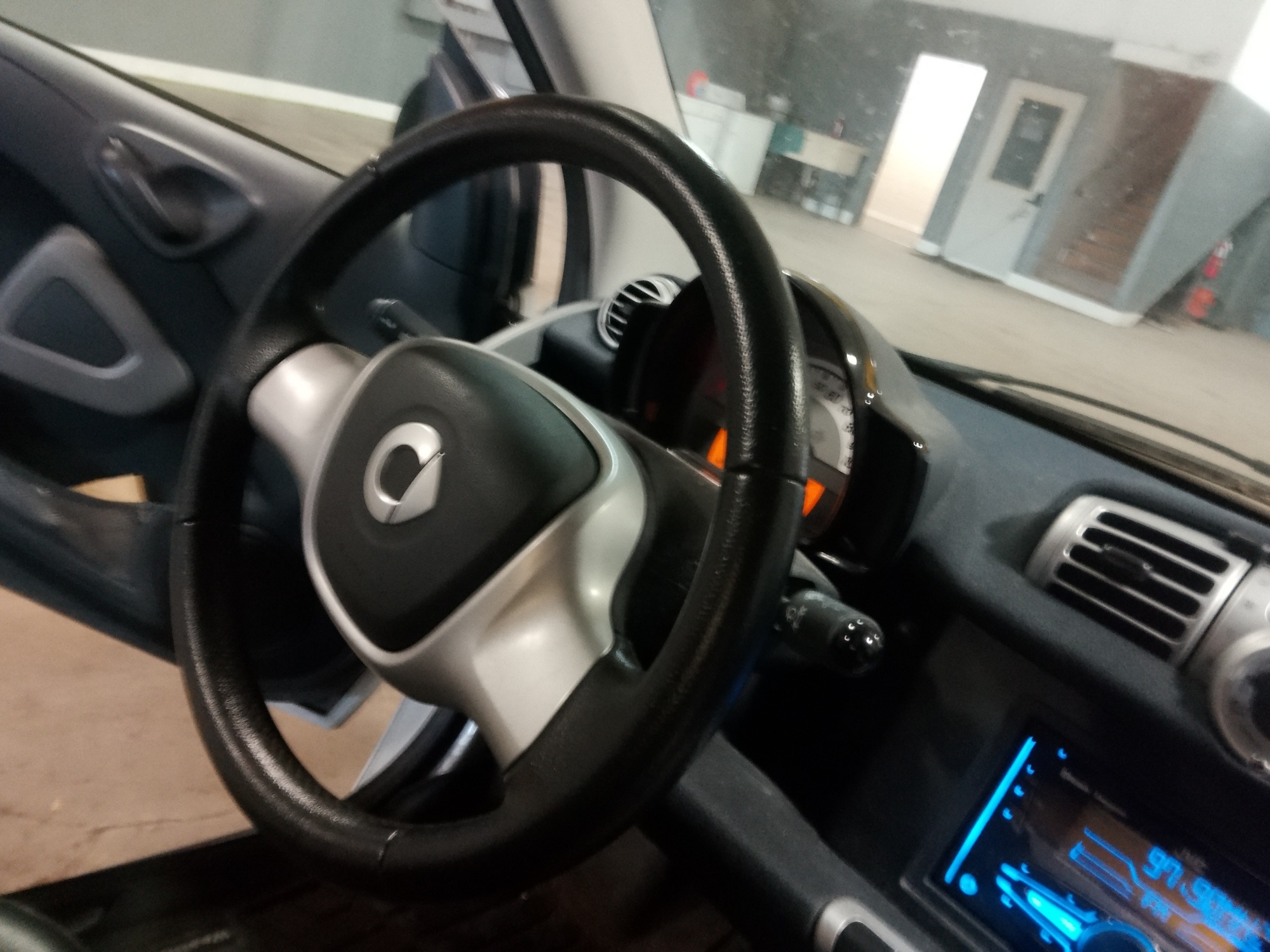 2013 smart fortwo passion with 64568 miles for sale near elk-river, minnesota 106333_36_steering_wheel.jpg