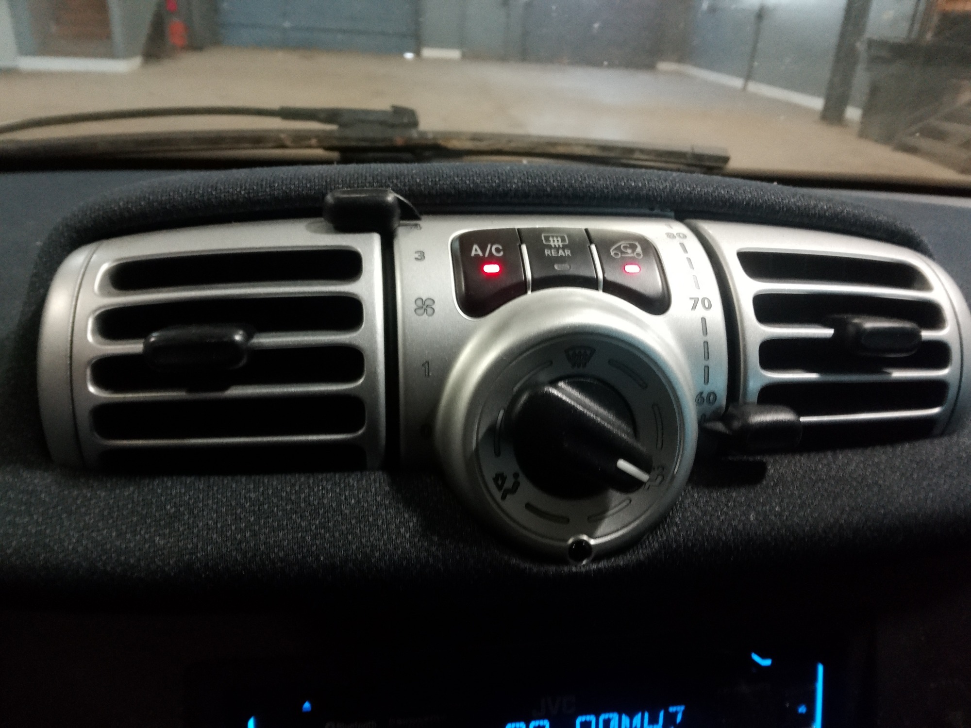 2013 smart fortwo passion with 64568 miles for sale near elk-river, minnesota 106333_40_climate_control.jpg