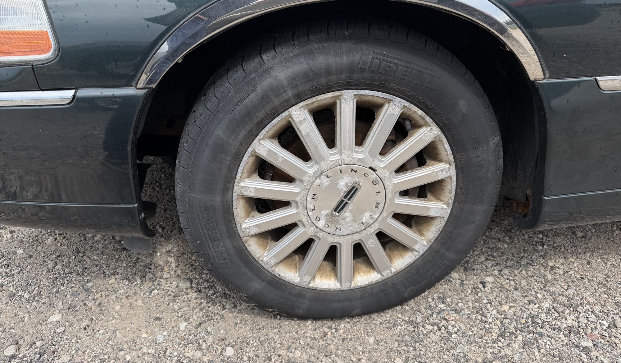 2003 lincoln town-car signature with 110292 miles for sale near elk-river, minnesota 106334_12_drv_front_wheel.jpg