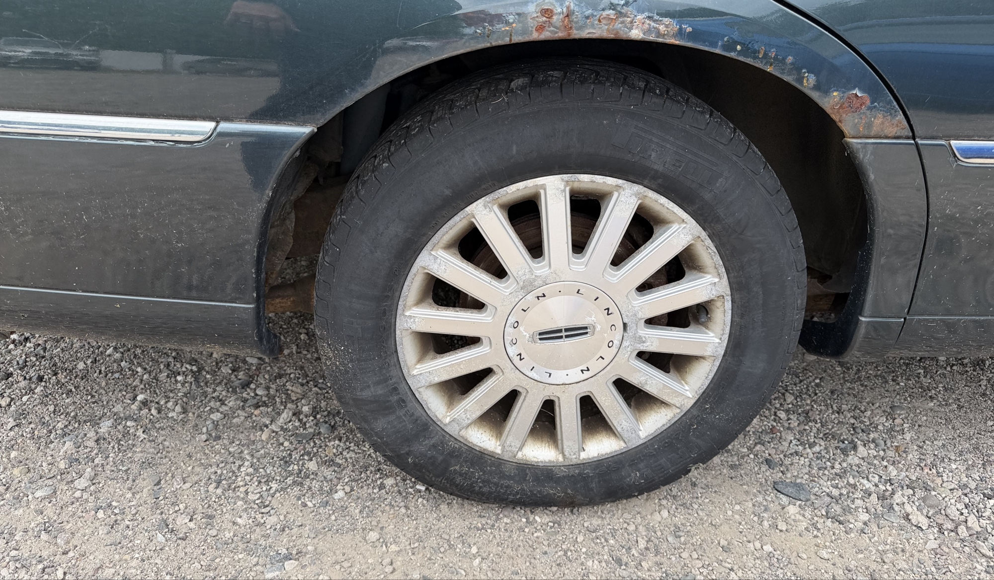 2003 lincoln town-car signature with 110292 miles for sale near elk-river, minnesota 106334_14_rear_pass_wheel.jpg