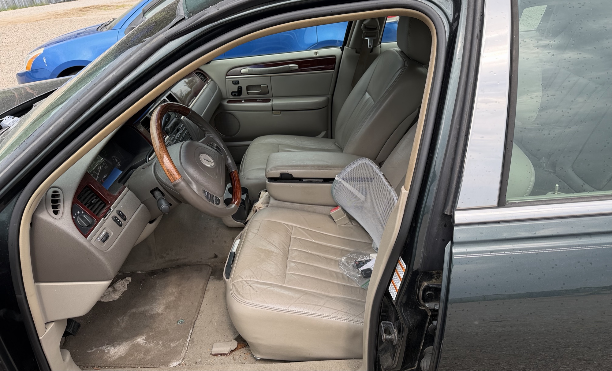 2003 lincoln town-car signature with 110292 miles for sale near elk-river, minnesota 106334_22_driver_seat.jpg