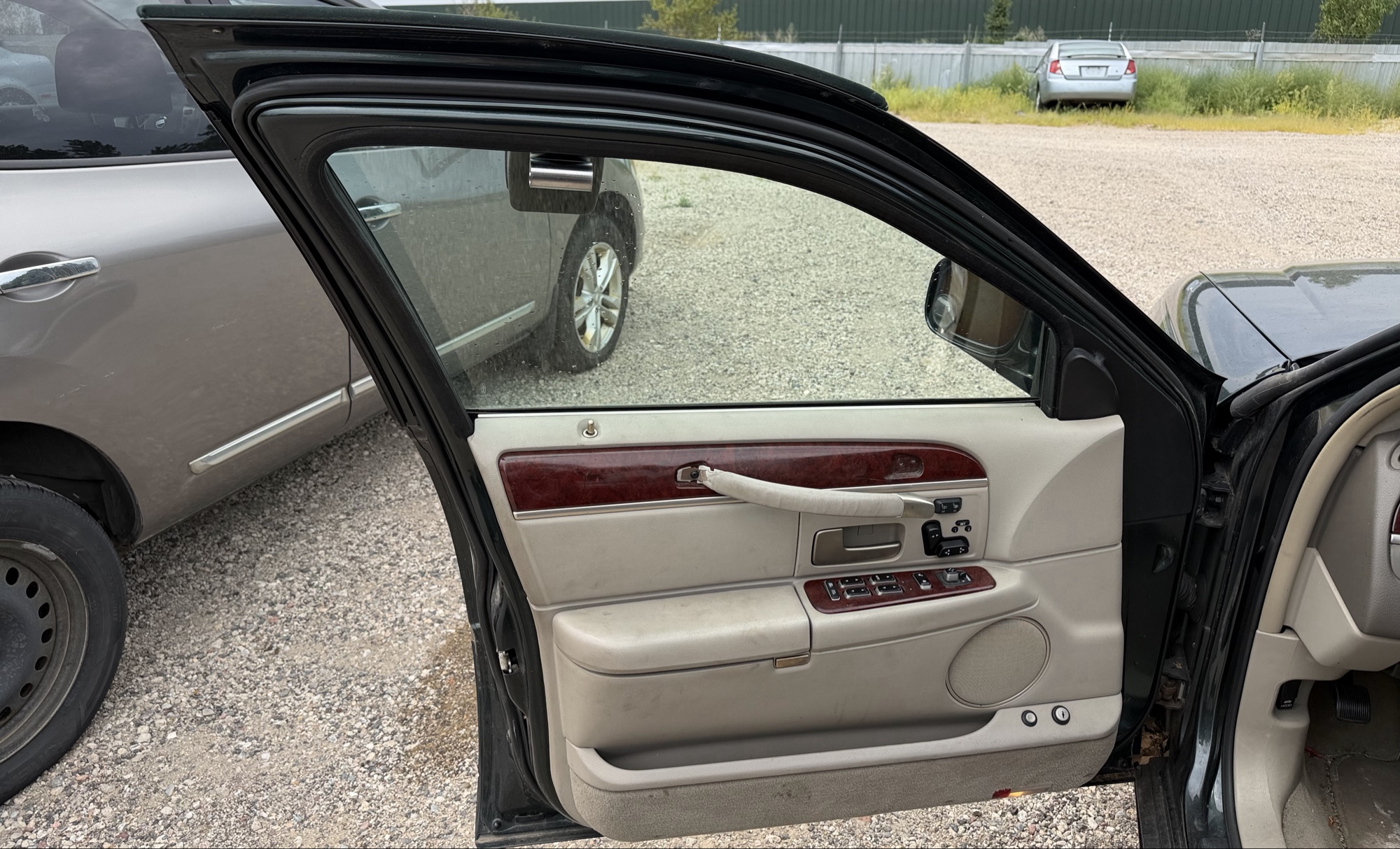 2003 lincoln town-car signature with 110292 miles for sale near elk-river, minnesota 106334_23_driver_door_panel.jpg