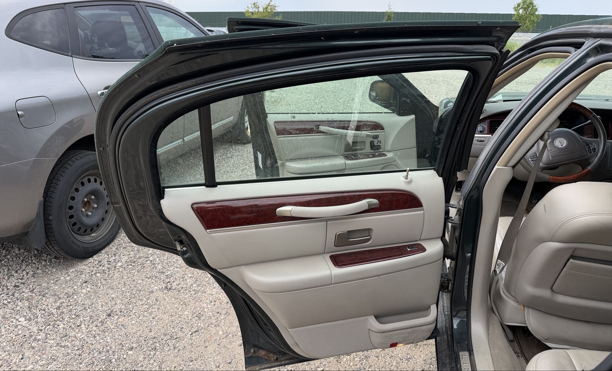 2003 lincoln town-car signature with 110292 miles for sale near elk-river, minnesota 106334_25_drv_rear_door_panel.jpg