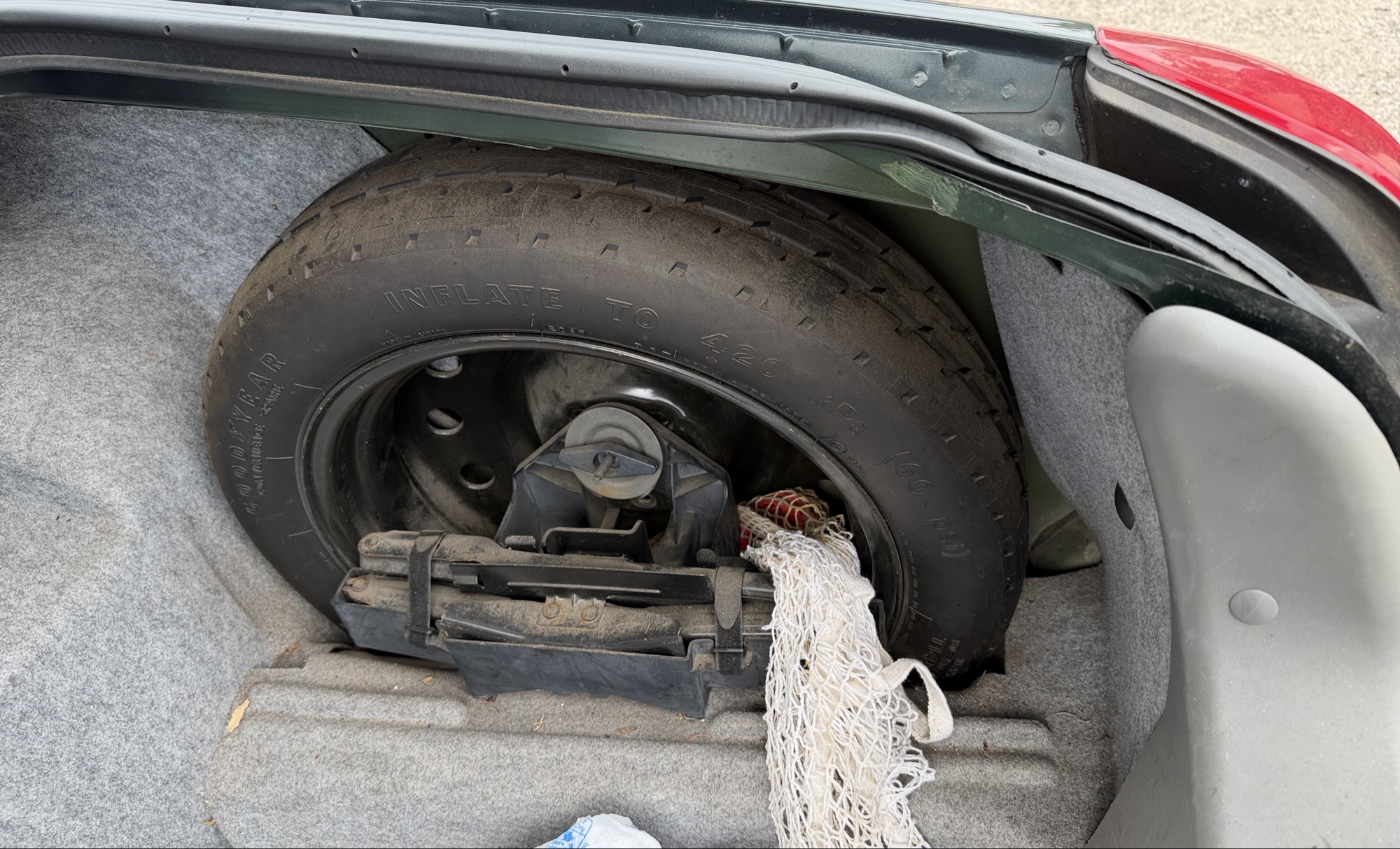 2003 lincoln town-car signature with 110292 miles for sale near elk-river, minnesota 106334_27_spare_tire.jpg