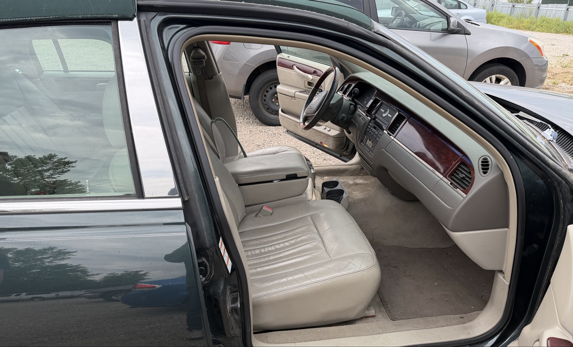 2003 lincoln town-car signature with 110292 miles for sale near elk-river, minnesota 106334_31_passenger_seat.jpg
