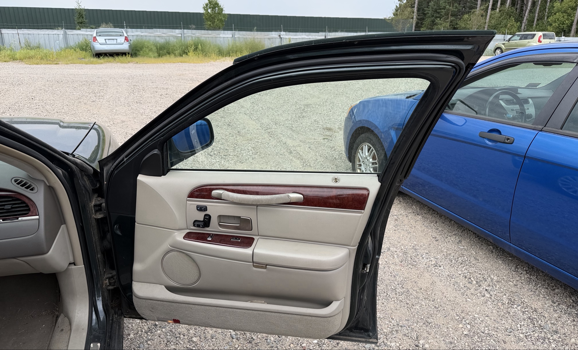 2003 lincoln town-car signature with 110292 miles for sale near elk-river, minnesota 106334_32_passenger_door_panel.jpg