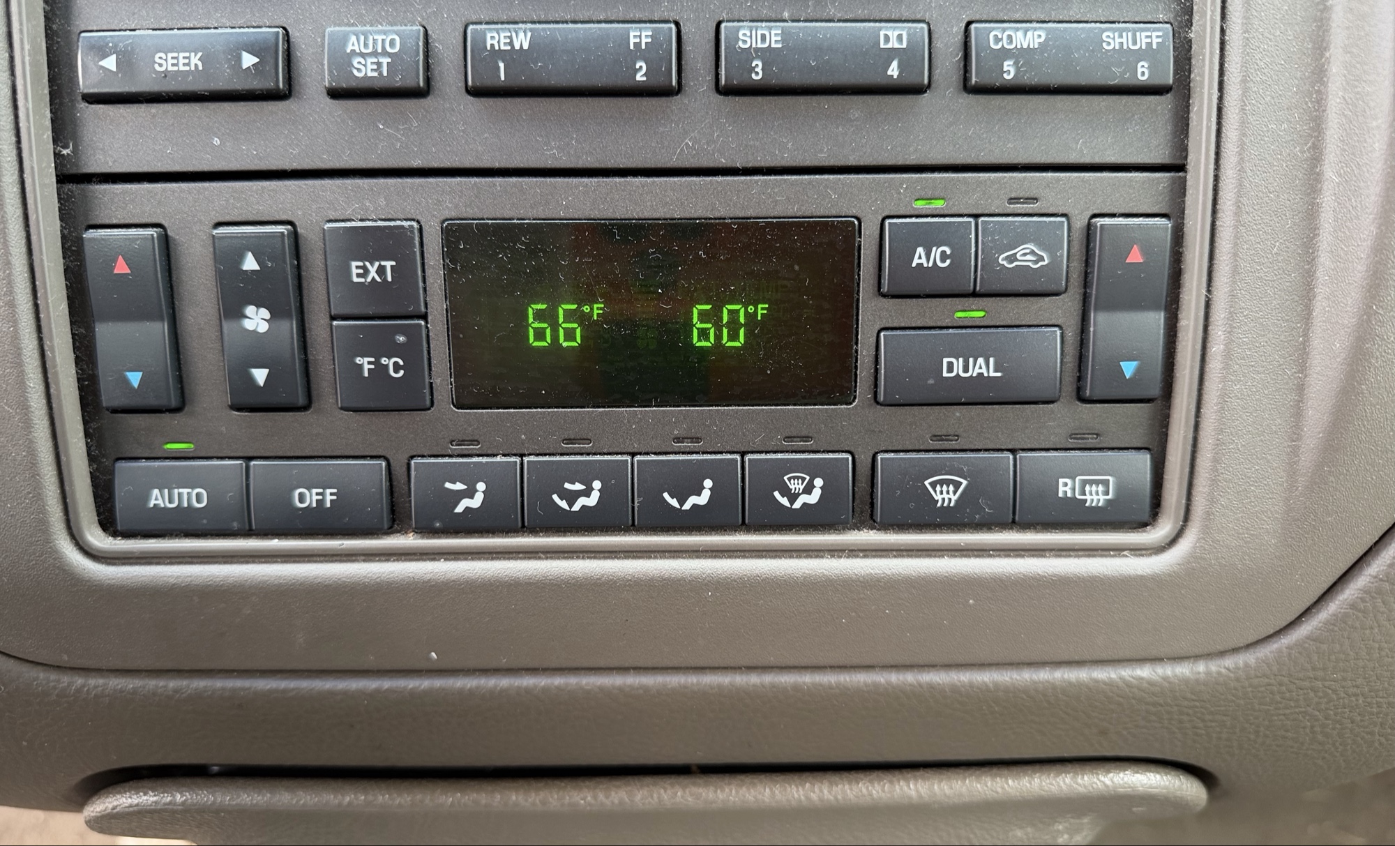 2003 lincoln town-car signature with 110292 miles for sale near elk-river, minnesota 106334_40_climate_control.jpg