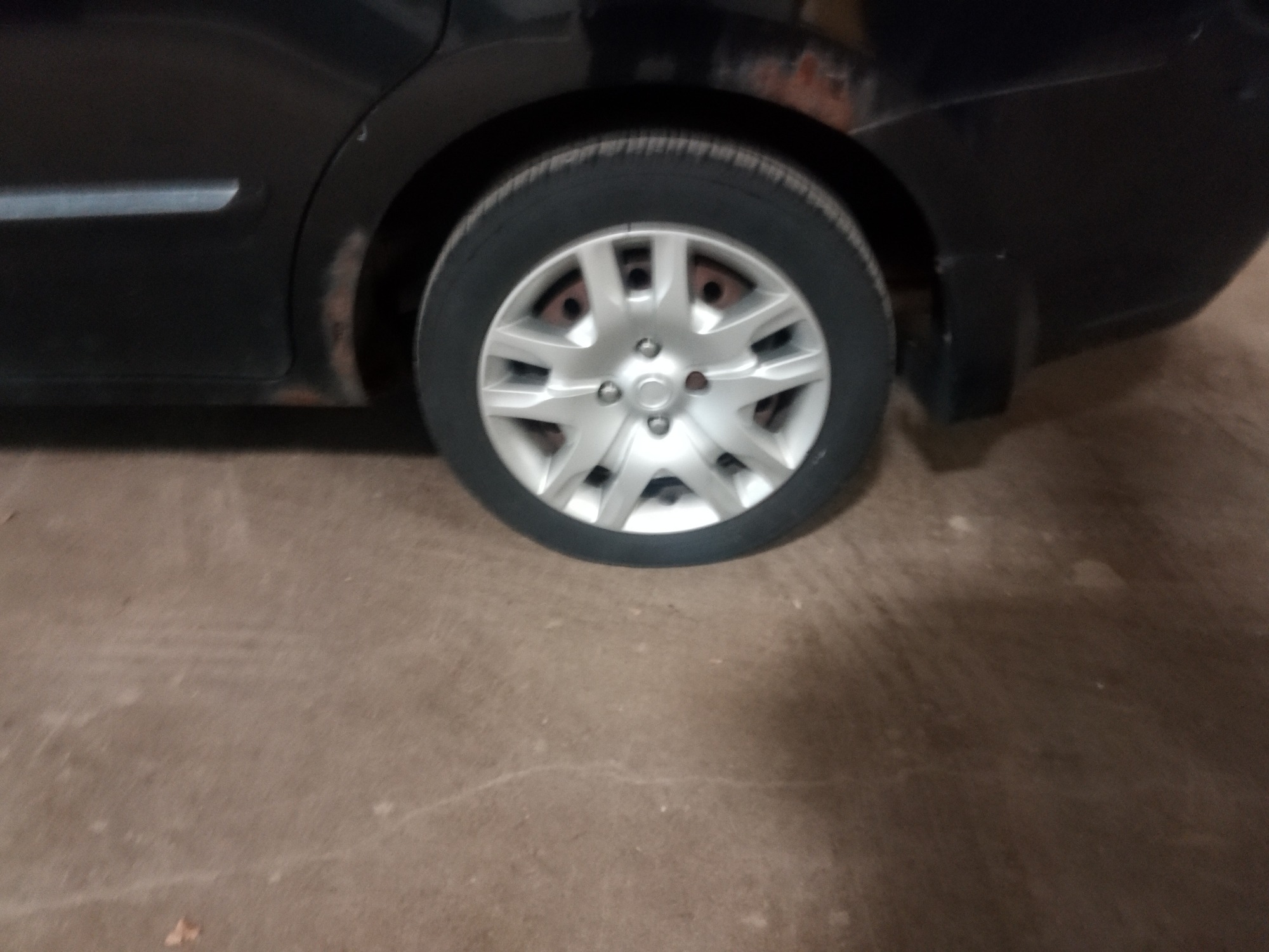 2011 nissan sentra with 198610 miles for sale near elk-river, minnesota 106335_13_rear_drv_wheel.jpg