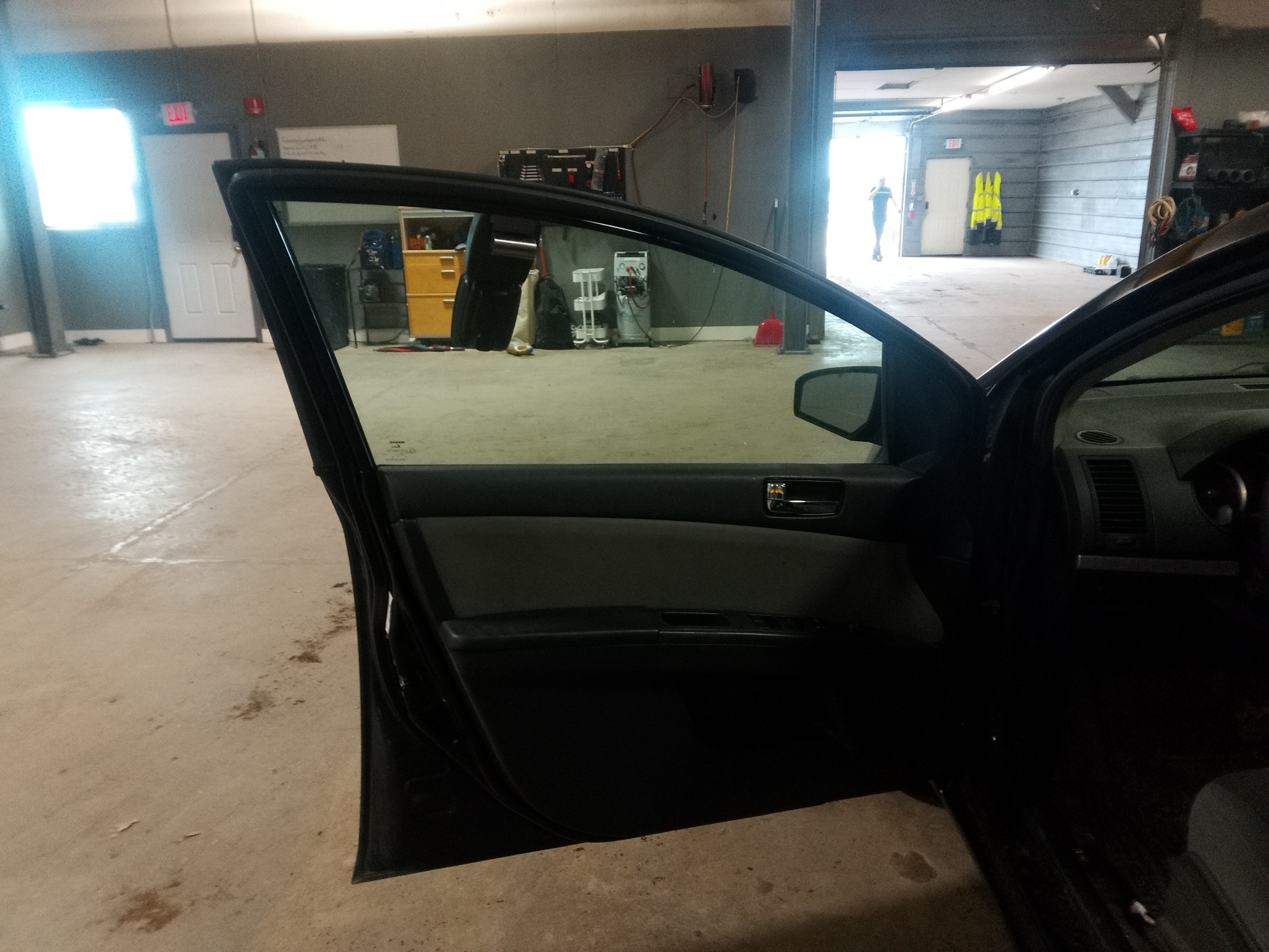 2011 nissan sentra with 198610 miles for sale near elk-river, minnesota 106335_23_driver_door_panel.jpg