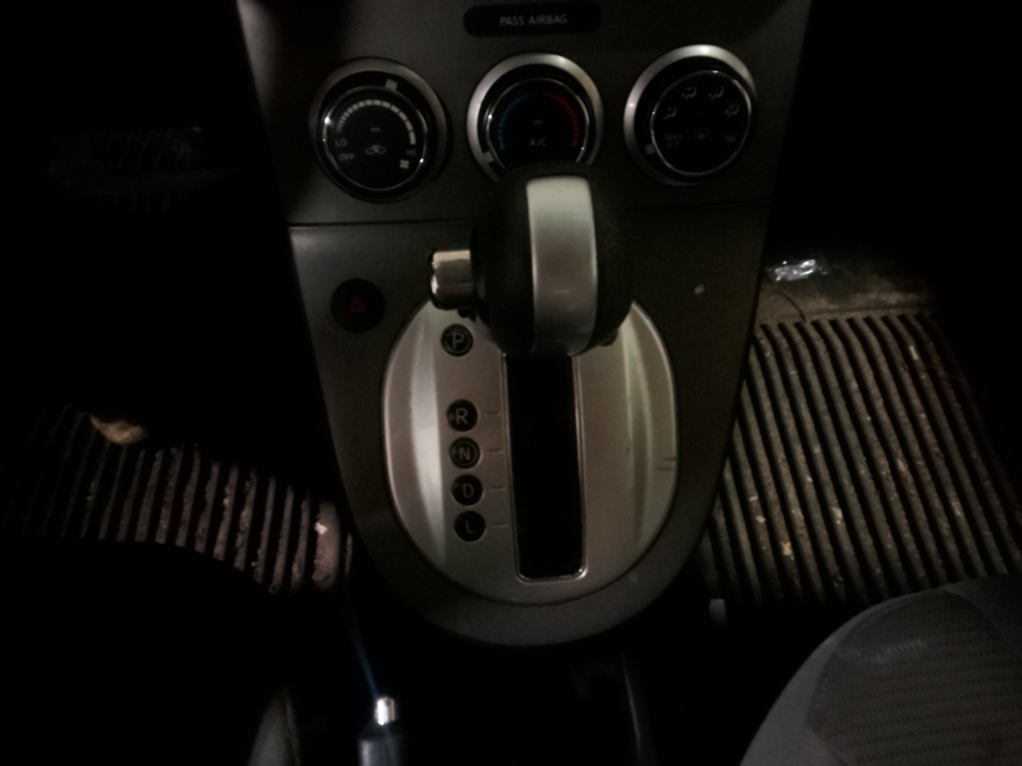 2011 nissan sentra with 198610 miles for sale near elk-river, minnesota 106335_41_shifter.jpg