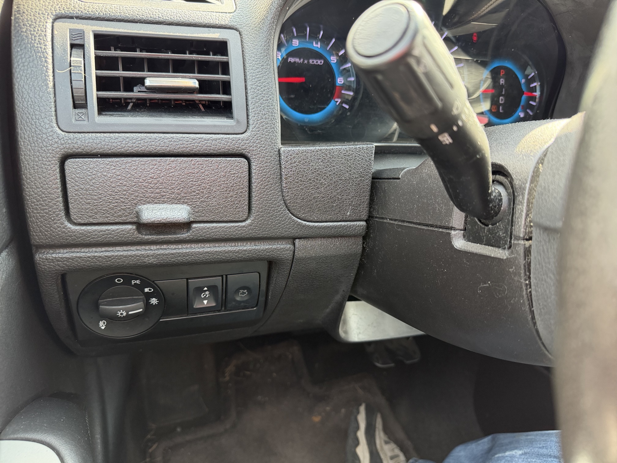 2012 ford fusion sel with 222690 miles for sale near elk-river, minnesota 106337_37_left_of_steering_wheel.jpg