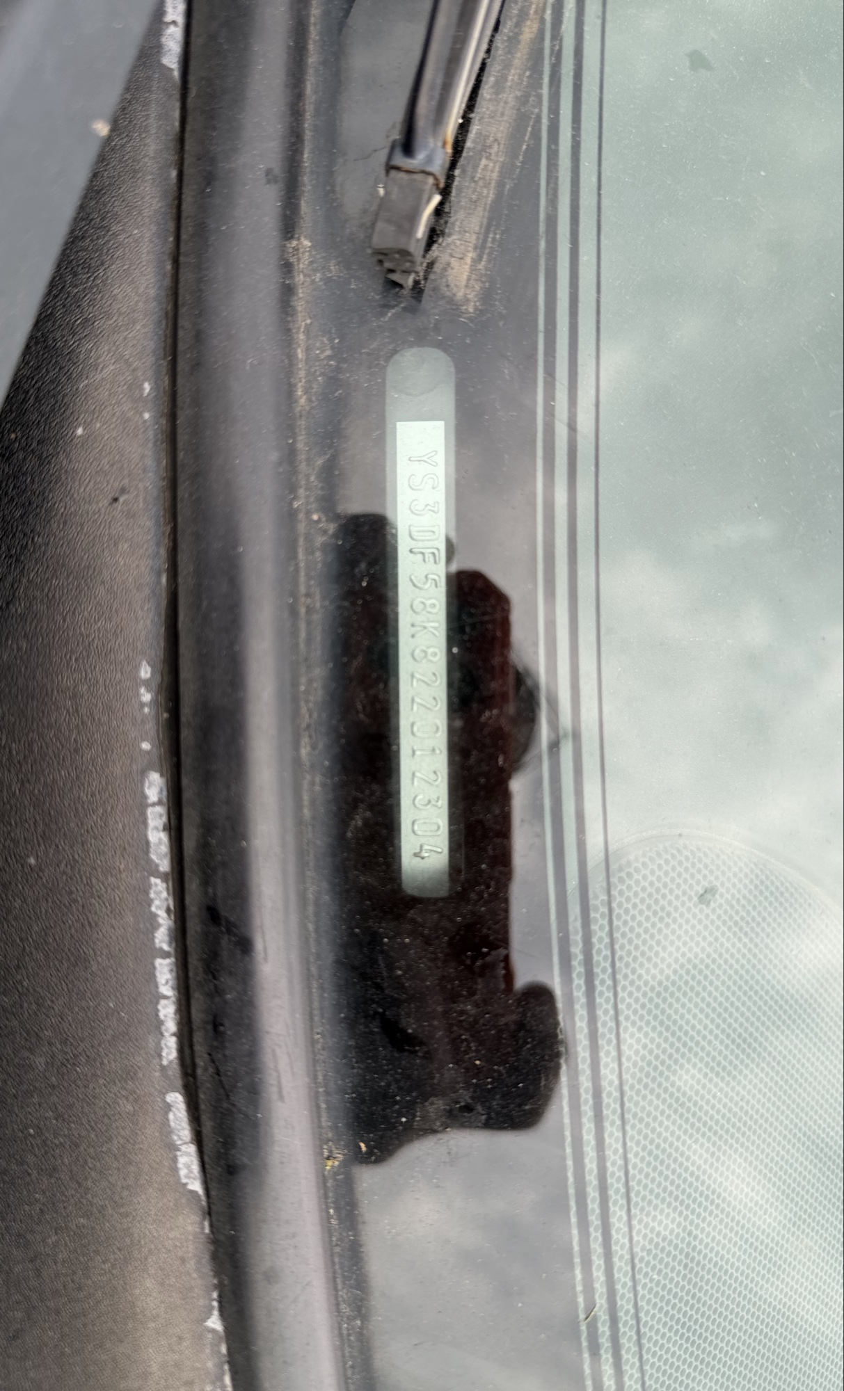 2002 saab 9-3 se-5-door with 195857 miles for sale near elk-river, minnesota 106339_48_windshield_vin_plate.jpg