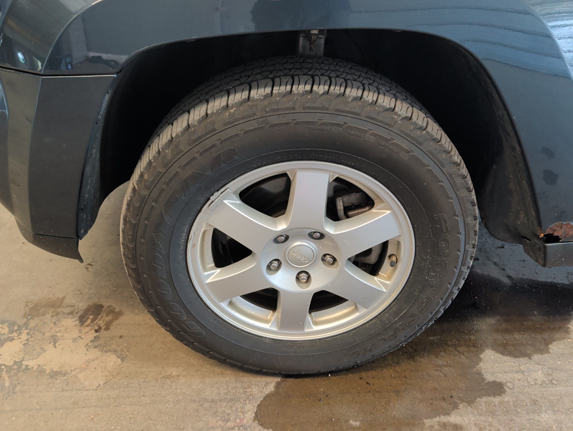 2008 jeep grand-cherokee laredo-4wd with 85427 miles for sale near elk-river, minnesota 106340_12_drv_front_wheel.jpg