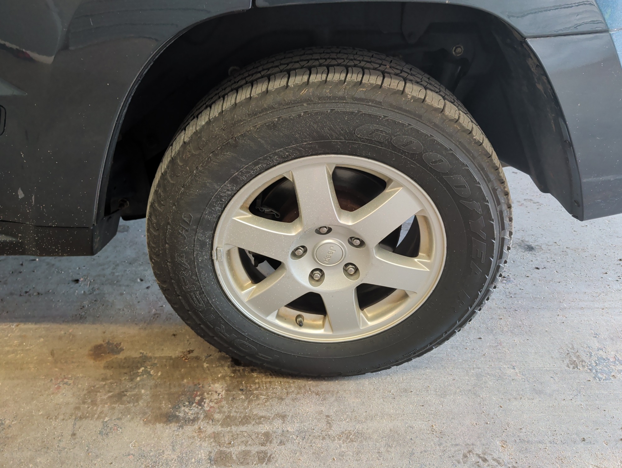 2008 jeep grand-cherokee laredo-4wd with 85427 miles for sale near elk-river, minnesota 106340_13_rear_drv_wheel.jpg