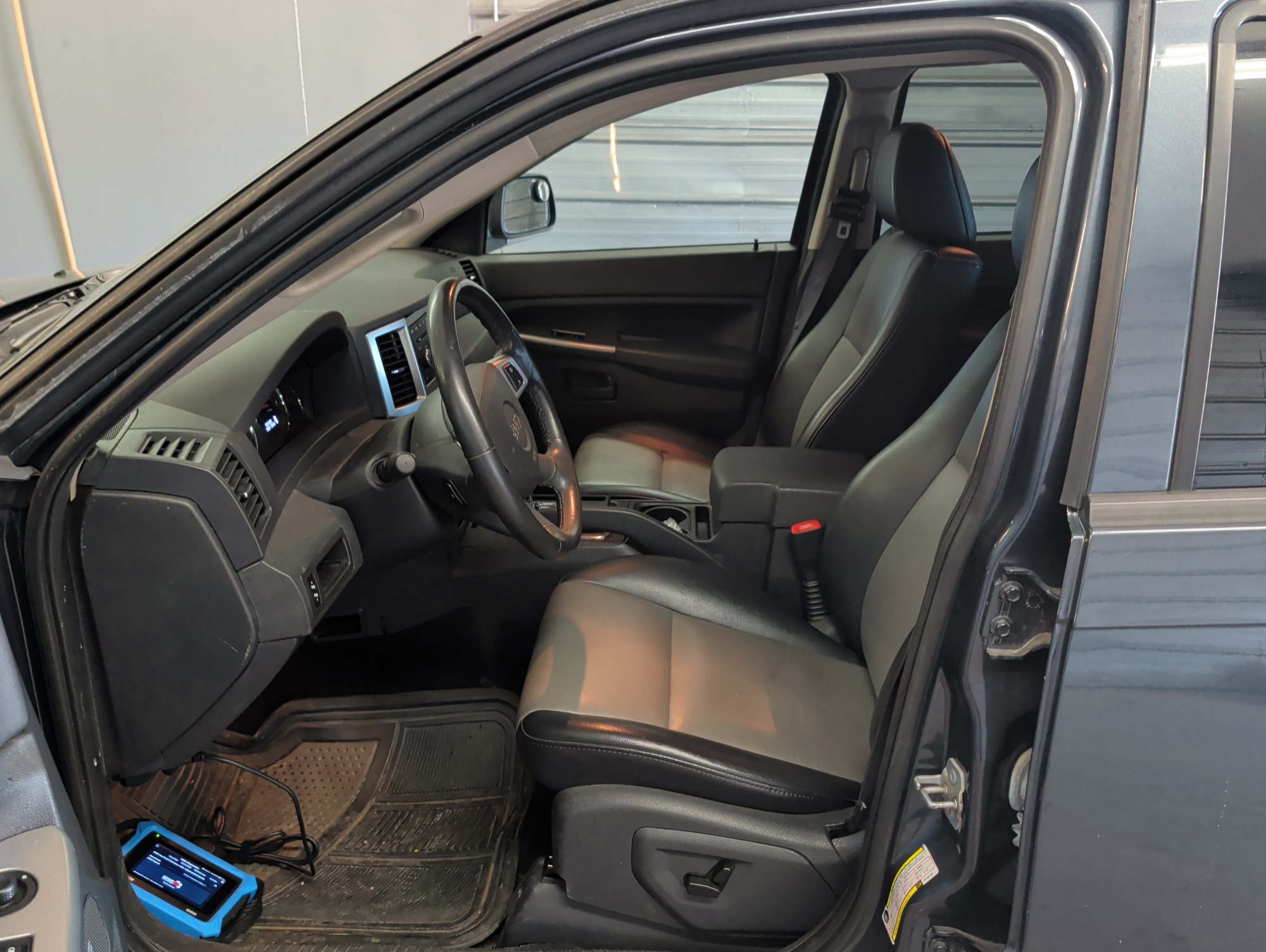 2008 jeep grand-cherokee laredo-4wd with 85427 miles for sale near elk-river, minnesota 106340_22_driver_seat.jpg