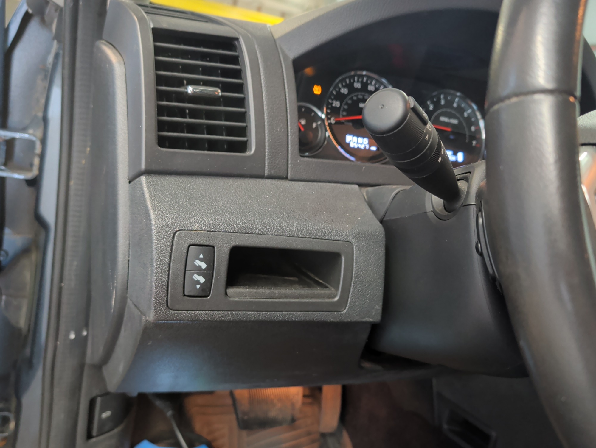 2008 jeep grand-cherokee laredo-4wd with 85427 miles for sale near elk-river, minnesota 106340_37_left_of_steering_wheel.jpg