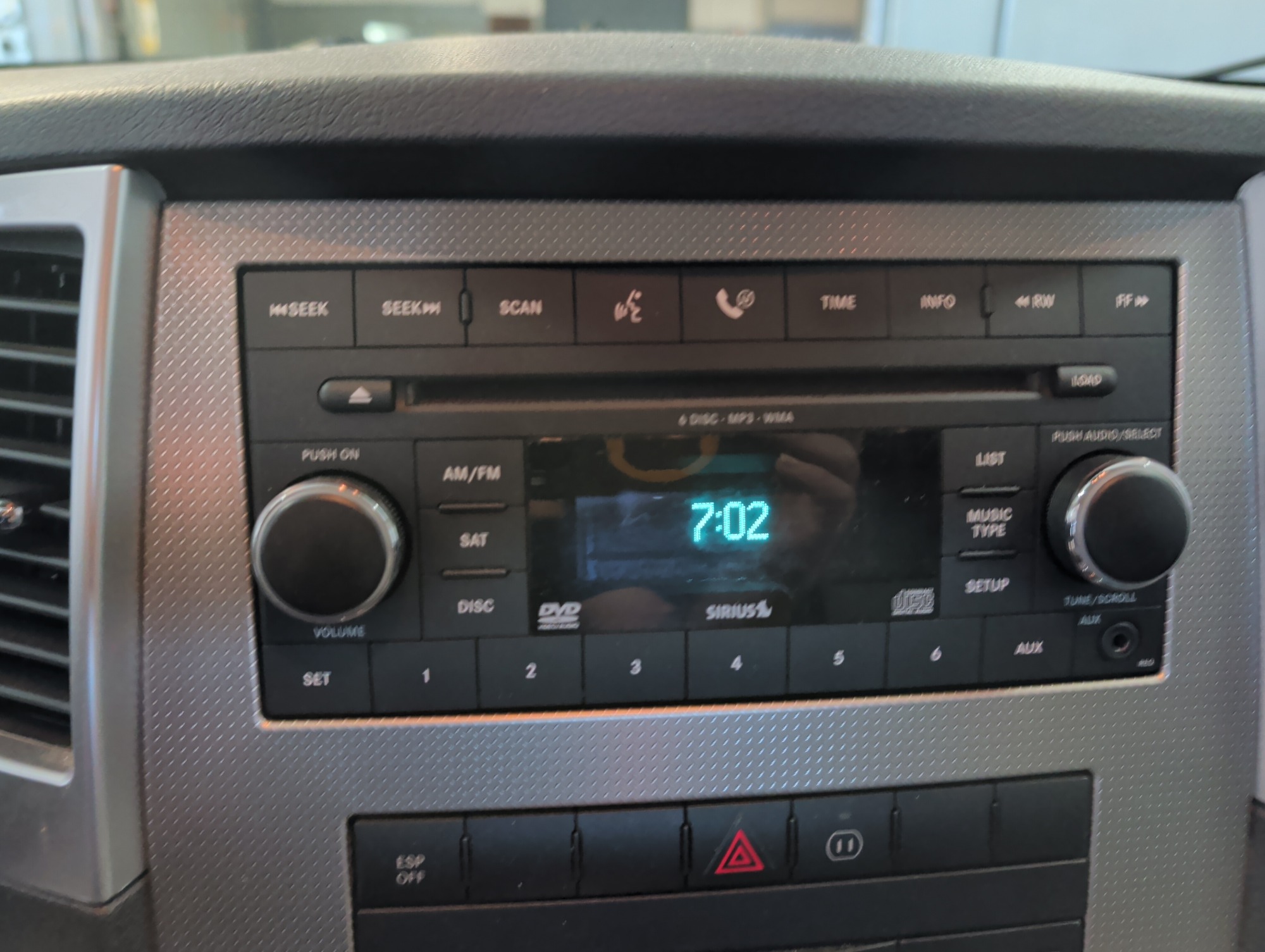 2008 jeep grand-cherokee laredo-4wd with 85427 miles for sale near elk-river, minnesota 106340_39_radio_closeup.jpg