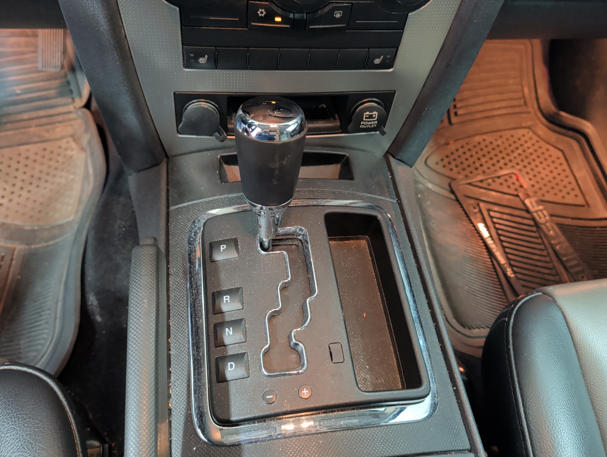 2008 jeep grand-cherokee laredo-4wd with 85427 miles for sale near elk-river, minnesota 106340_41_shifter.jpg