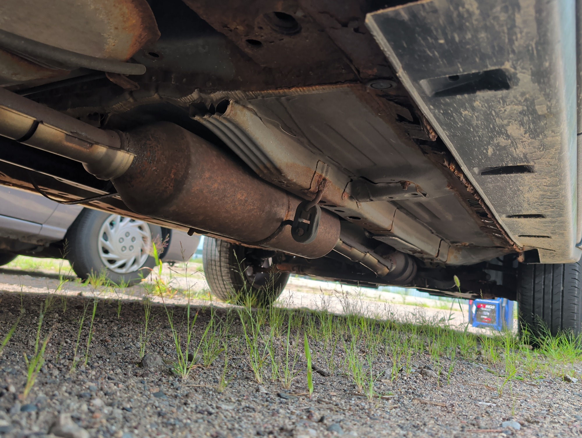 2006 honda cr-v se-4wd-at with 148394 miles for sale near elk-river, minnesota 106341_20_undercar_rear_pass.jpg