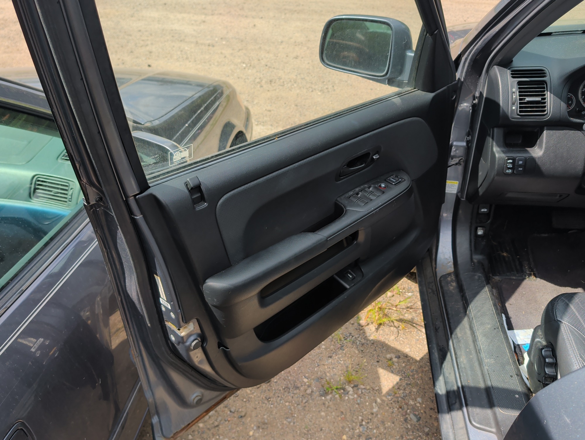 2006 honda cr-v se-4wd-at with 148394 miles for sale near elk-river, minnesota 106341_23_driver_door_panel.jpg
