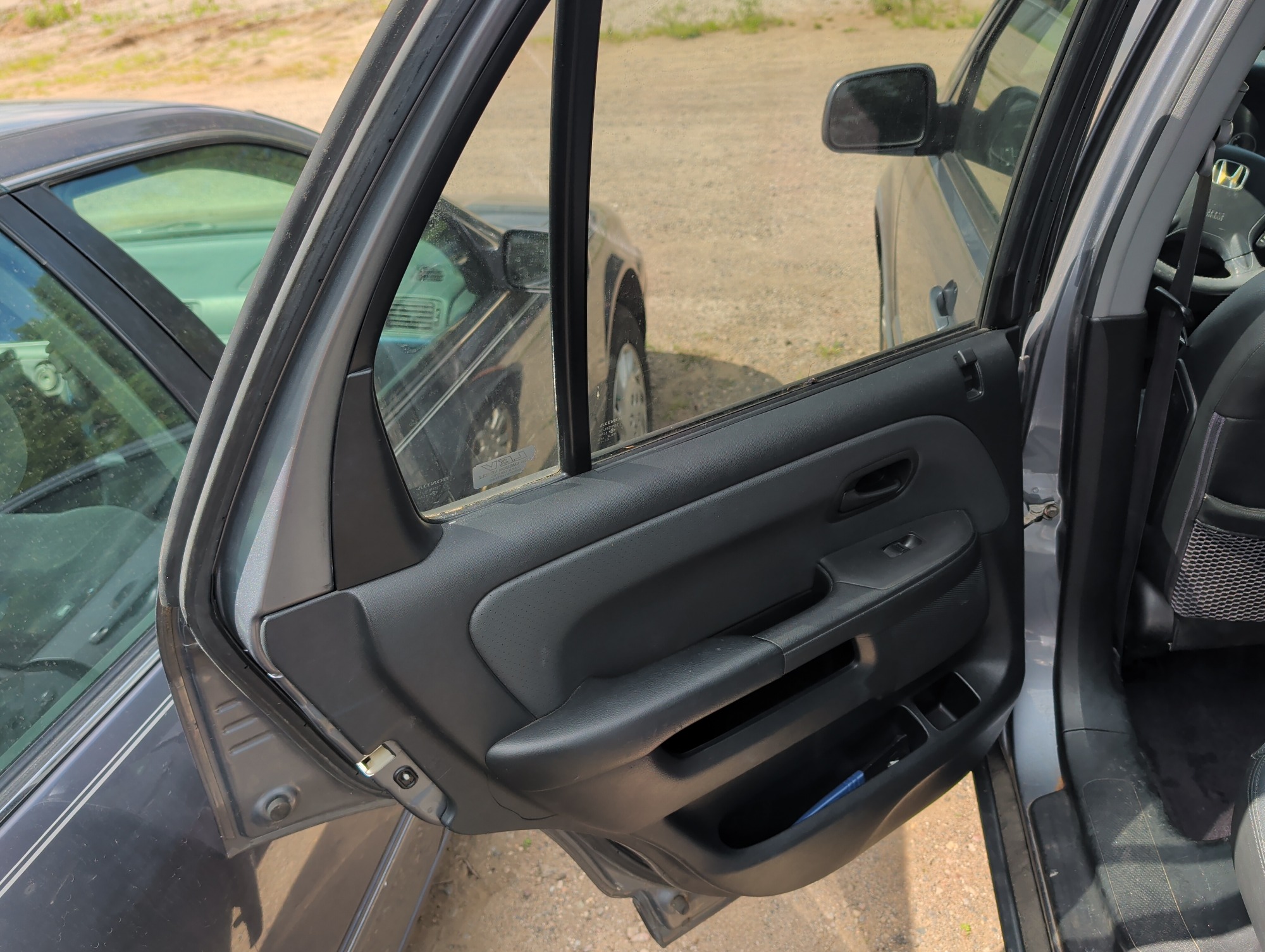 2006 honda cr-v se-4wd-at with 148394 miles for sale near elk-river, minnesota 106341_25_drv_rear_door_panel.jpg