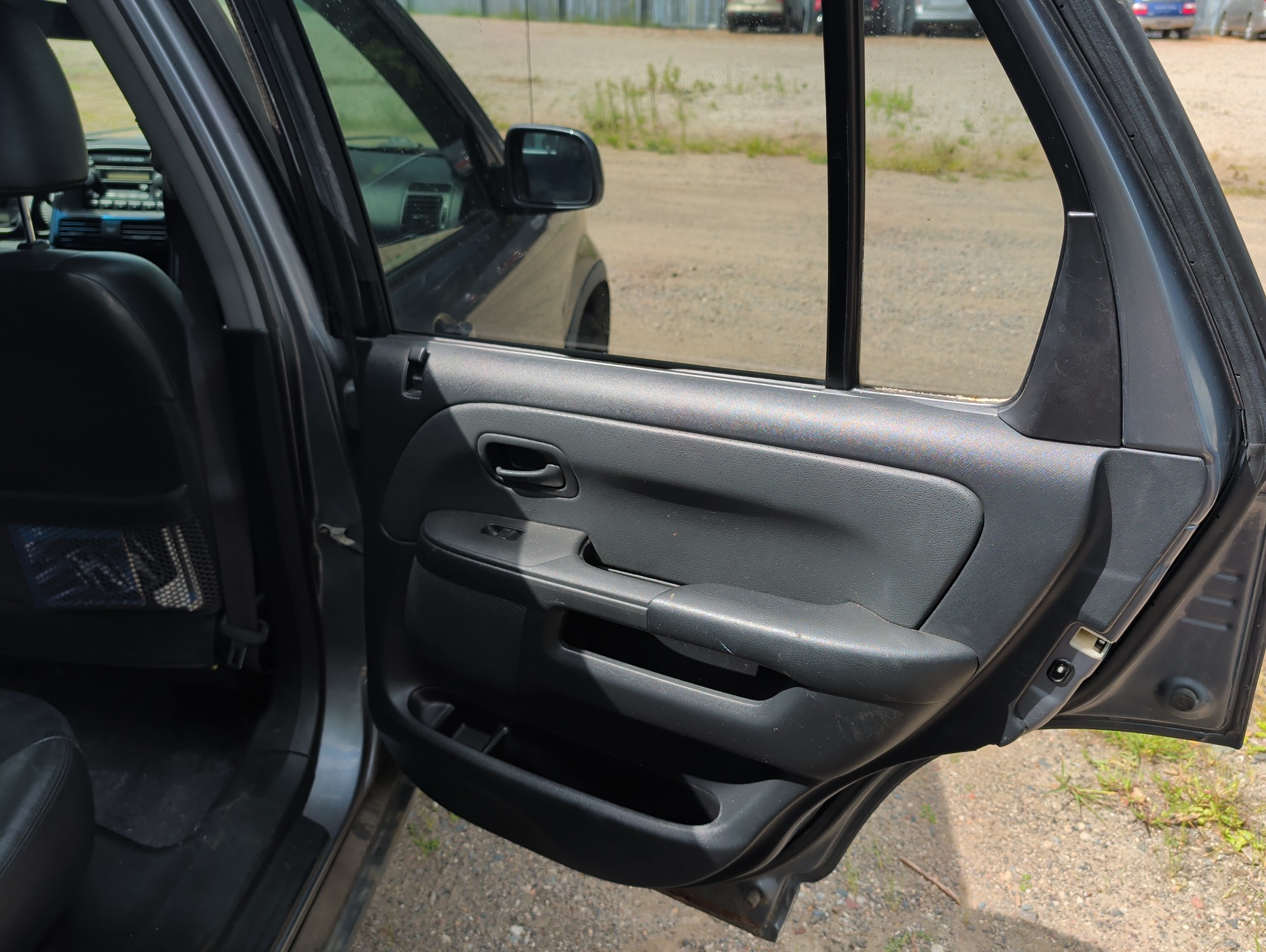 2006 honda cr-v se-4wd-at with 148394 miles for sale near elk-river, minnesota 106341_30_pass_rear_door_panel.jpg
