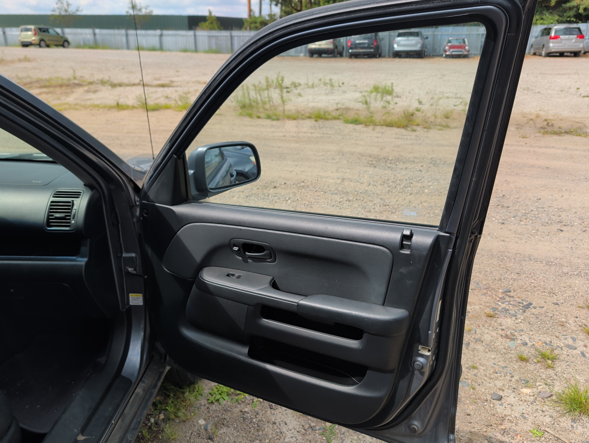 2006 honda cr-v se-4wd-at with 148394 miles for sale near elk-river, minnesota 106341_32_passenger_door_panel.jpg