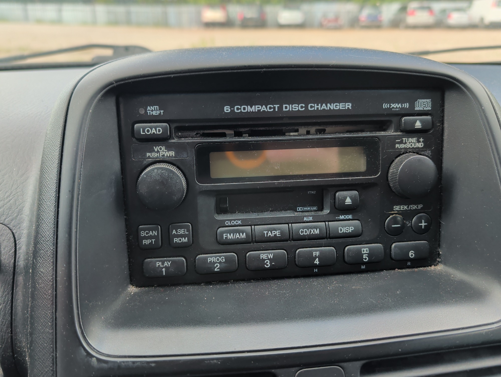 2006 honda cr-v se-4wd-at with 148394 miles for sale near elk-river, minnesota 106341_39_radio_closeup.jpg