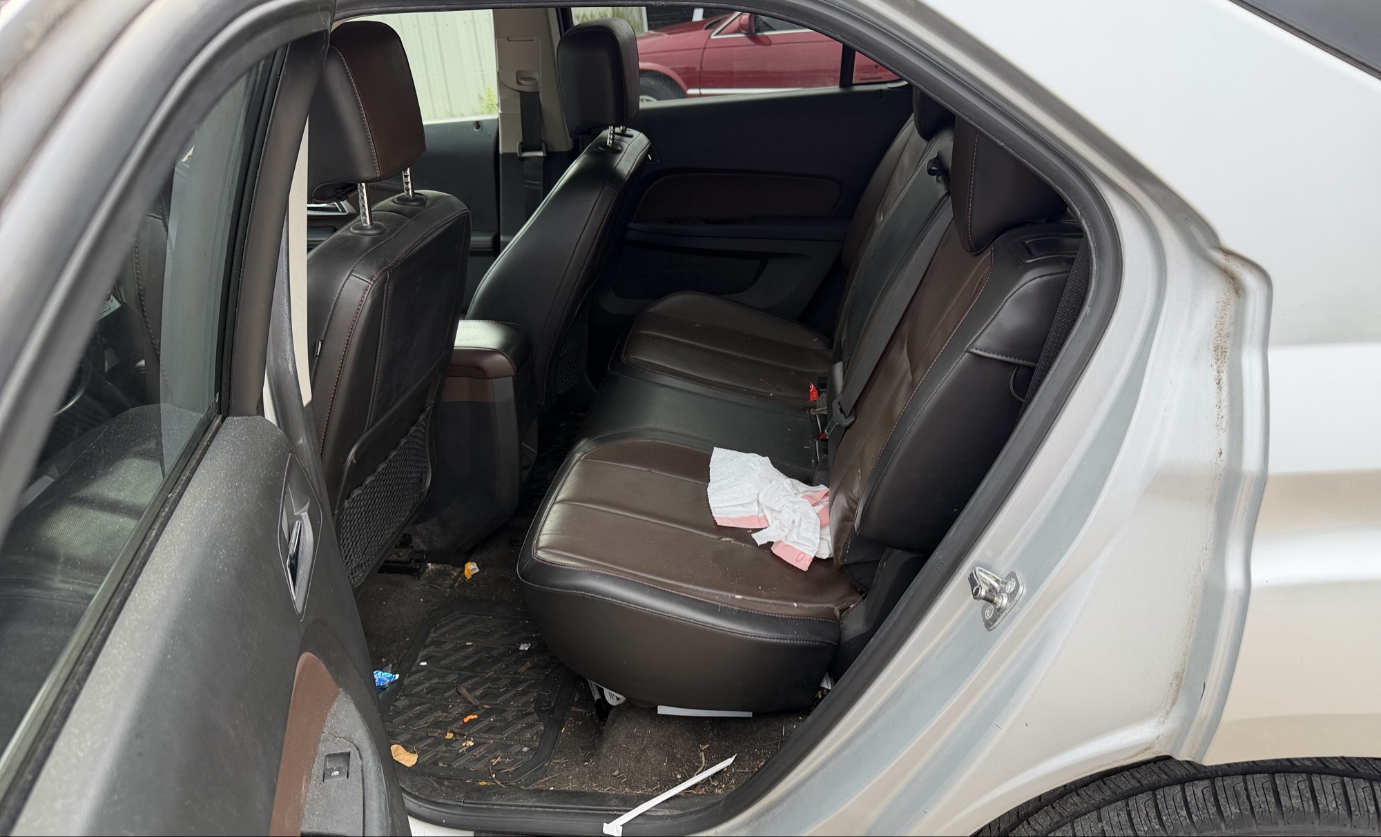 2011 chevrolet equinox 2lt-awd with 116552 miles for sale near elk-river, minnesota 106342_24_drv_rear_seat.jpg