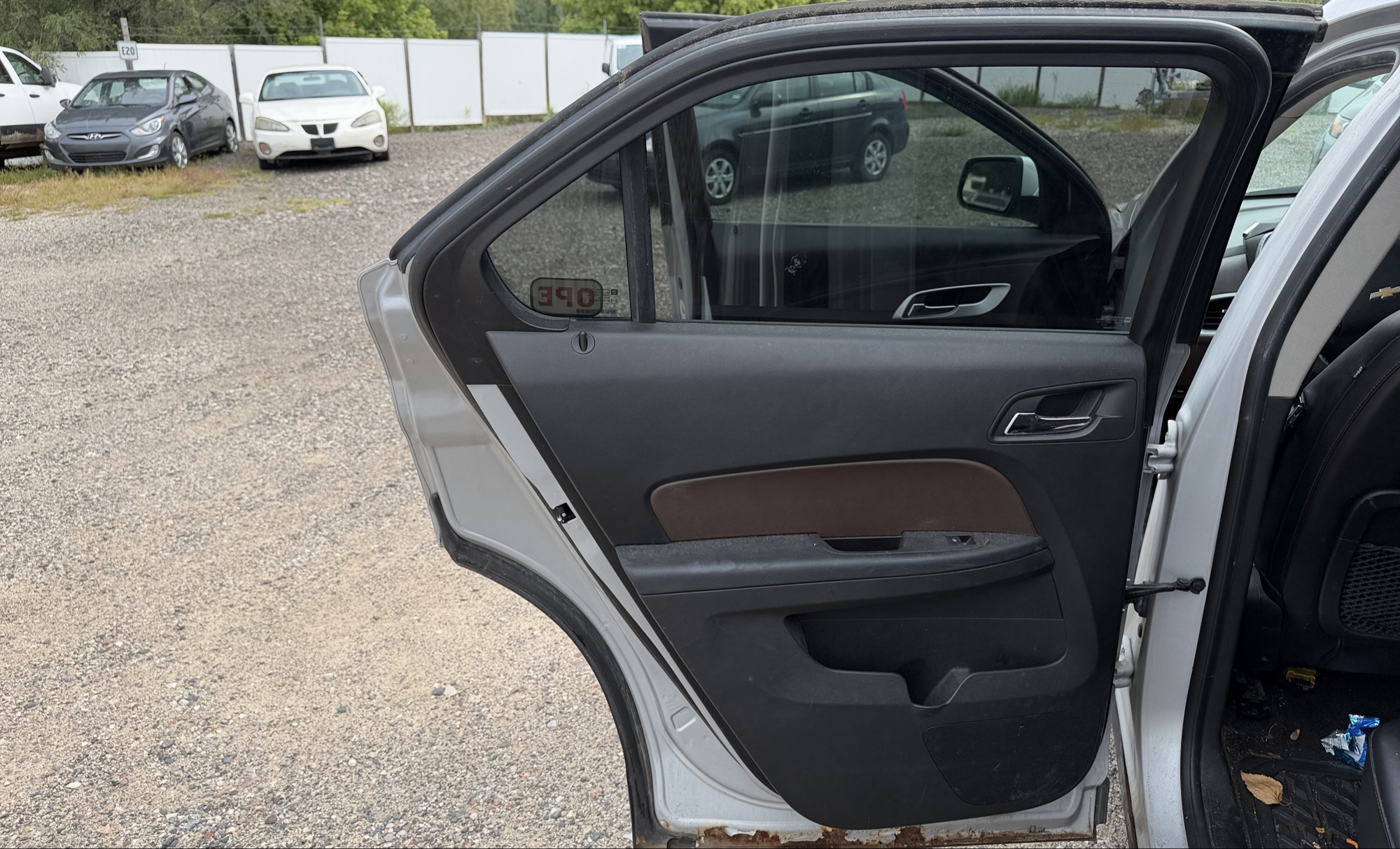 2011 chevrolet equinox 2lt-awd with 116552 miles for sale near elk-river, minnesota 106342_25_drv_rear_door_panel.jpg