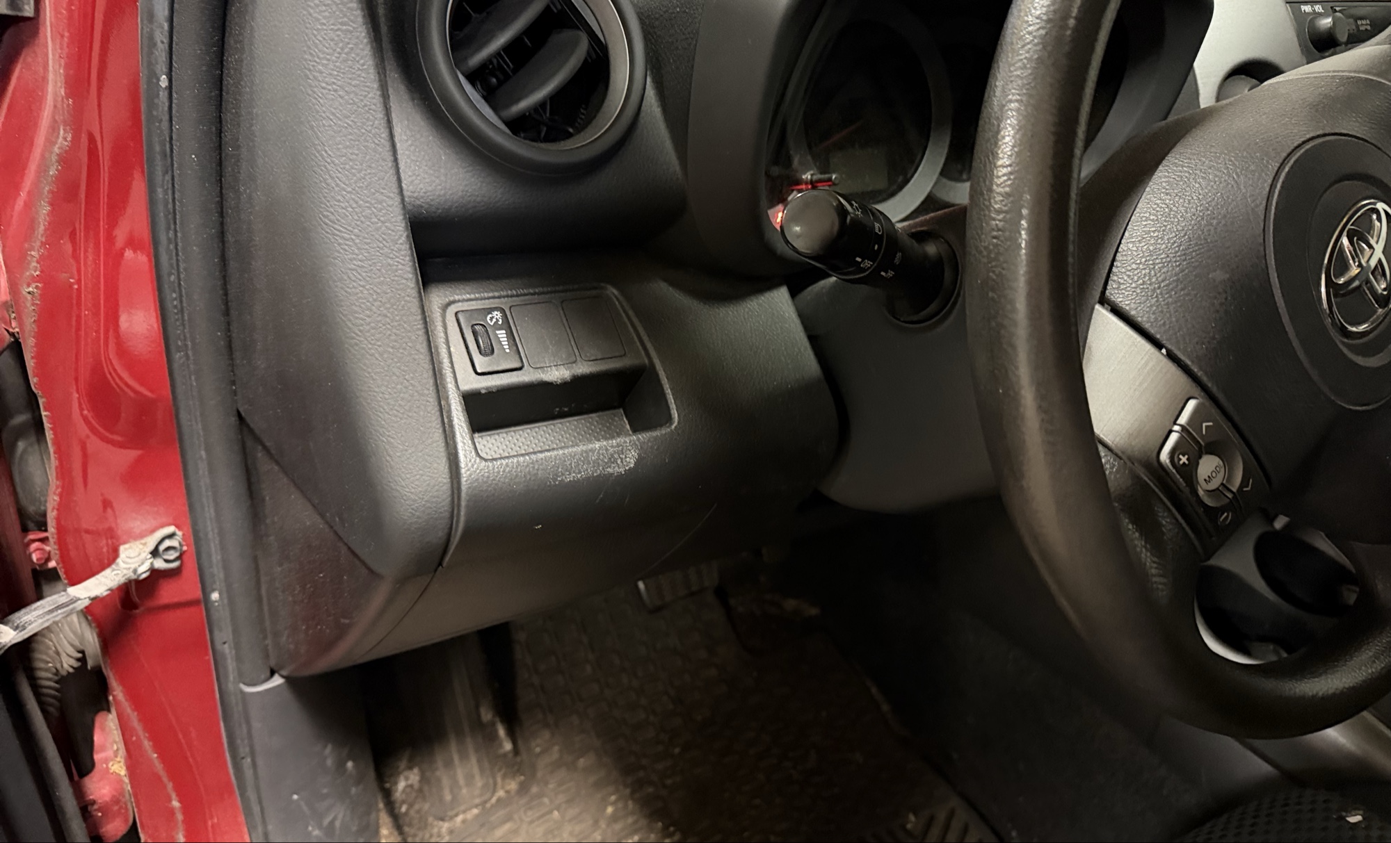 2007 toyota rav4 sport-i4-4wd with 155480 miles for sale near elk-river, minnesota 106343_37_left_of_steering_wheel.jpg