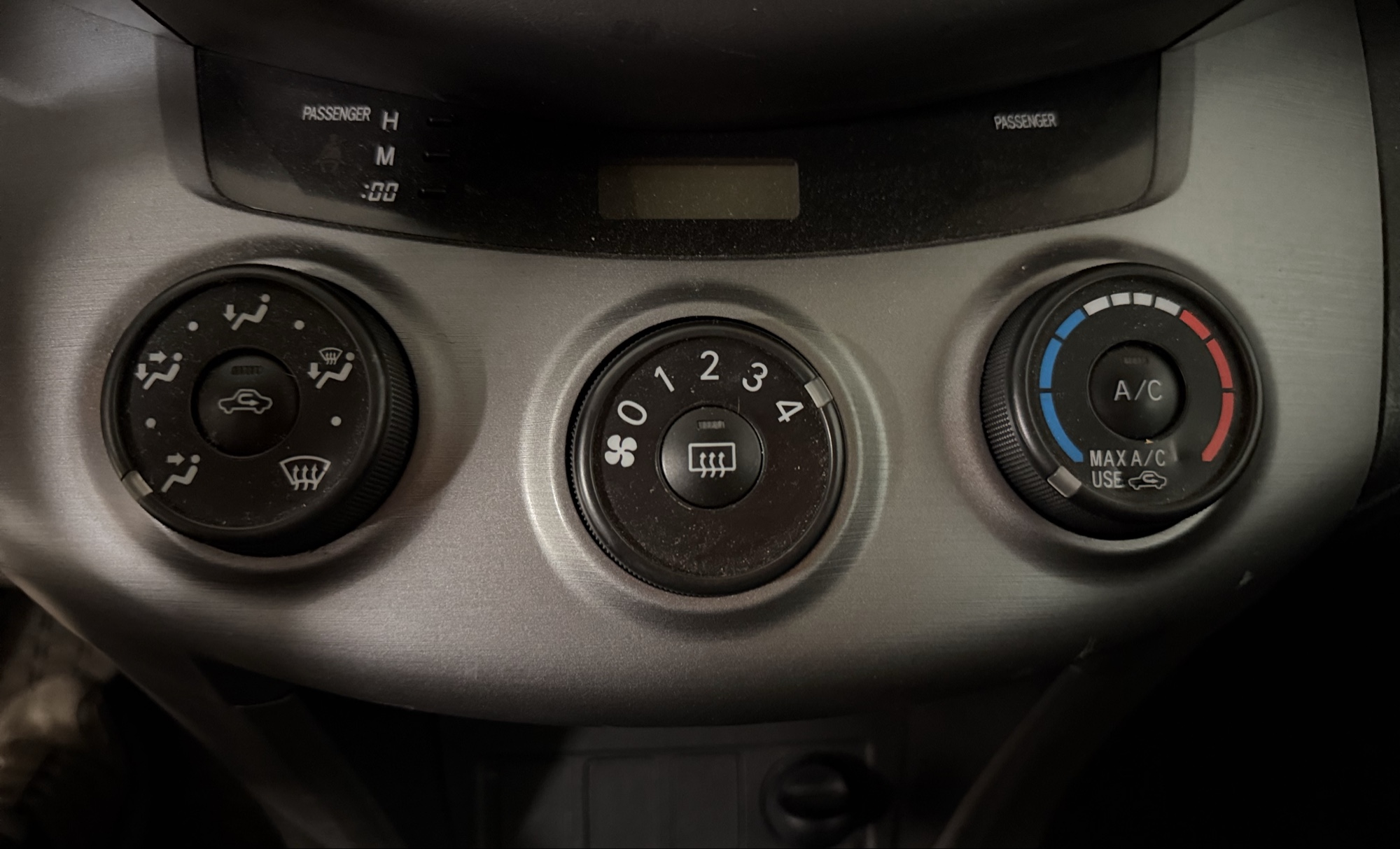 2007 toyota rav4 sport-i4-4wd with 155480 miles for sale near elk-river, minnesota 106343_40_climate_control.jpg
