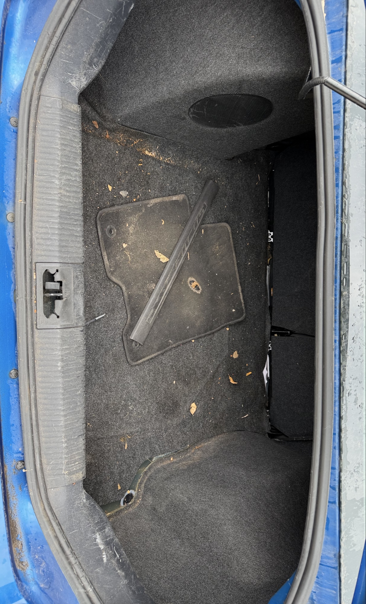 2010 ford focus se-sedan with 110880 miles for sale near elk-river, minnesota 106344_26_trunk.jpg
