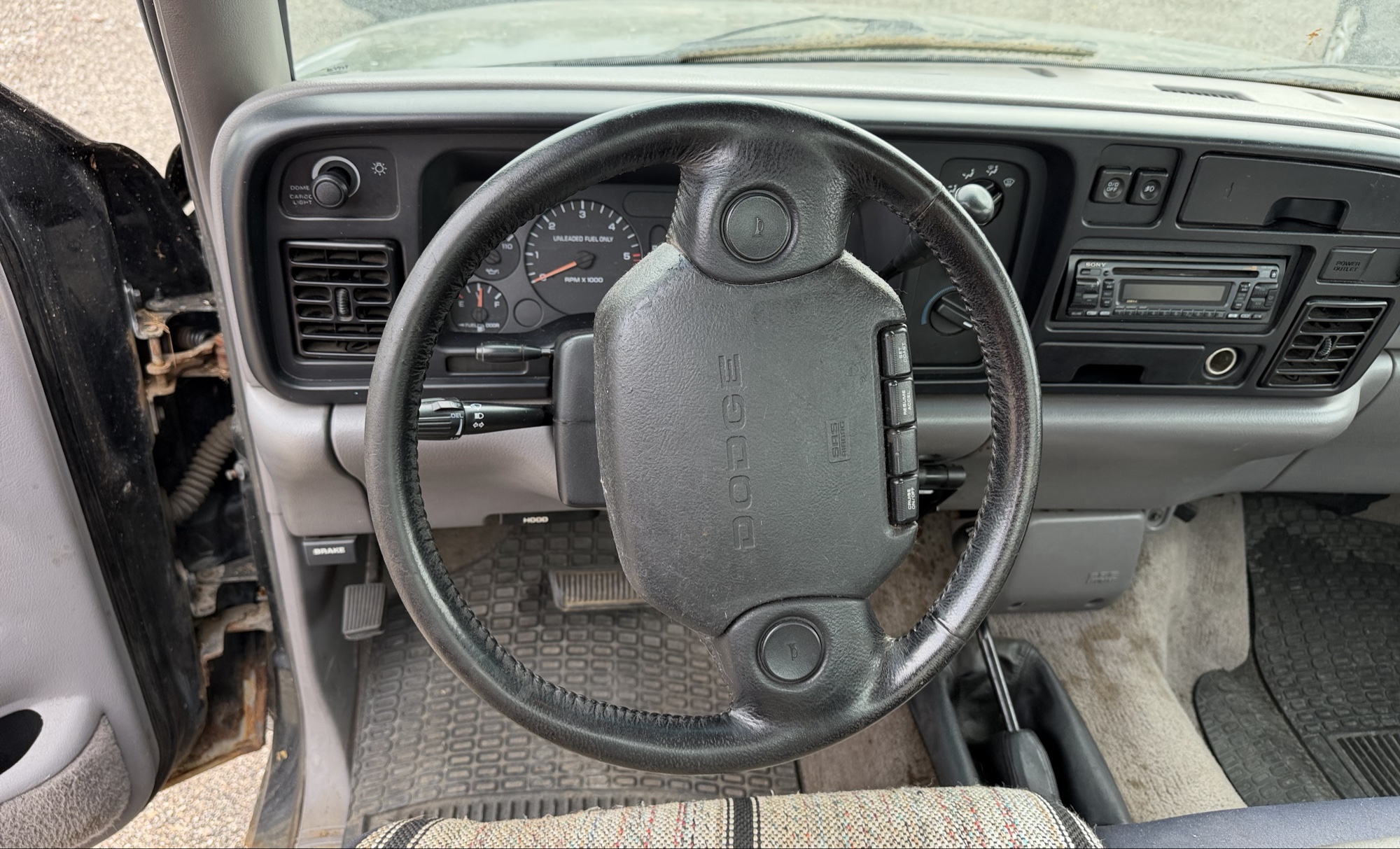 1996 dodge ram-2500 ld-reg.-cab-8-ft.-bed-4wd with 117423 miles for sale near elk-river, minnesota 106345_33_dash_from_driver.jpg
