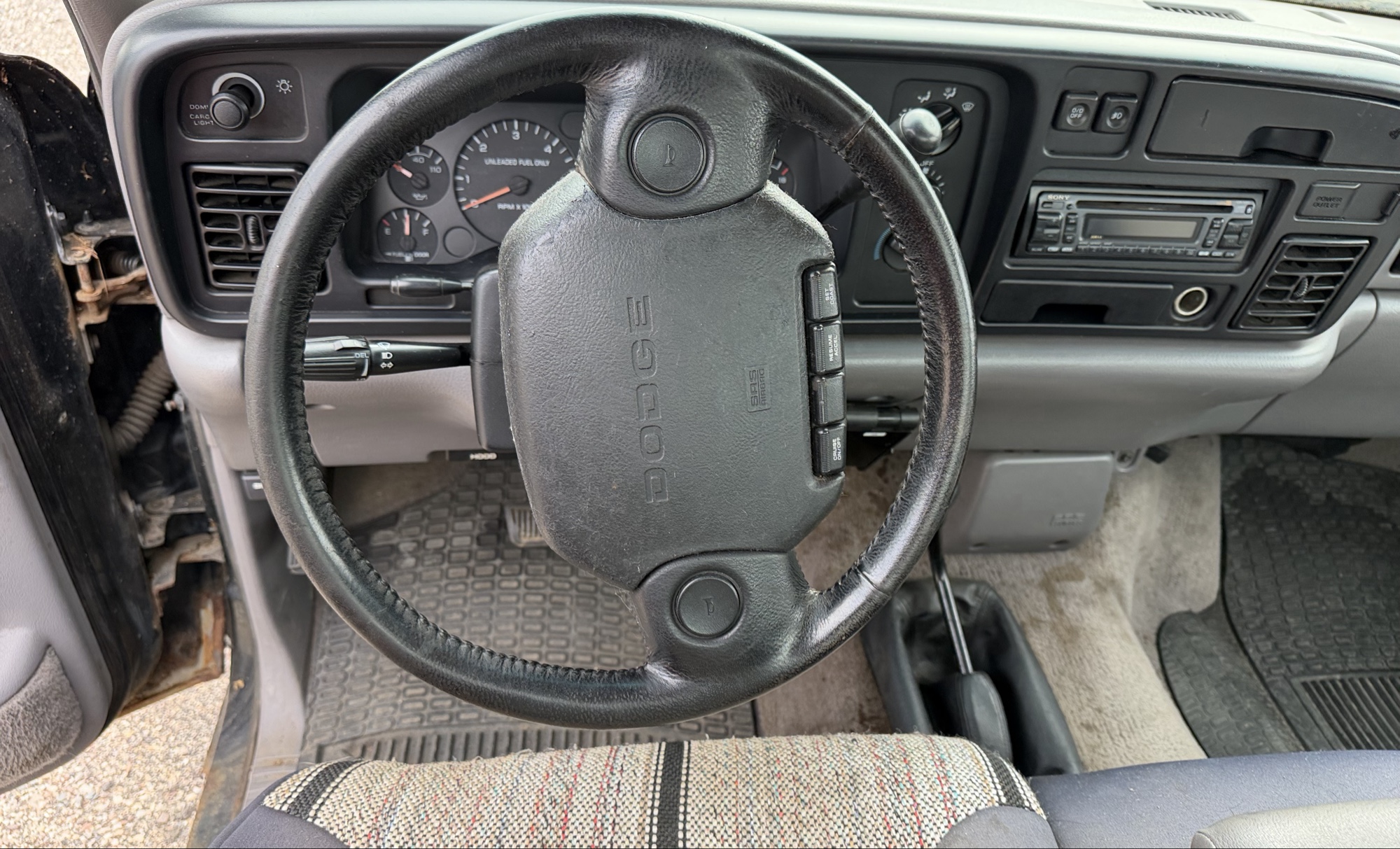 1996 dodge ram-2500 ld-reg.-cab-8-ft.-bed-4wd with 117423 miles for sale near elk-river, minnesota 106345_36_steering_wheel.jpg