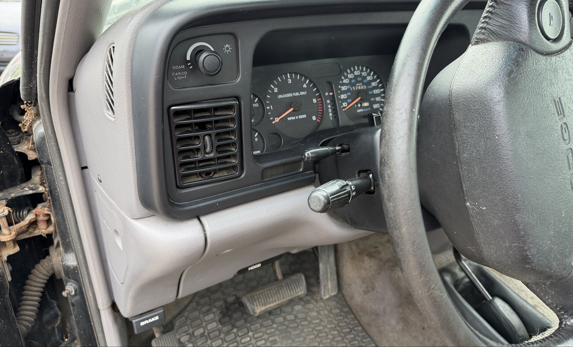 1996 dodge ram-2500 ld-reg.-cab-8-ft.-bed-4wd with 117423 miles for sale near elk-river, minnesota 106345_37_left_of_steering_wheel.jpg