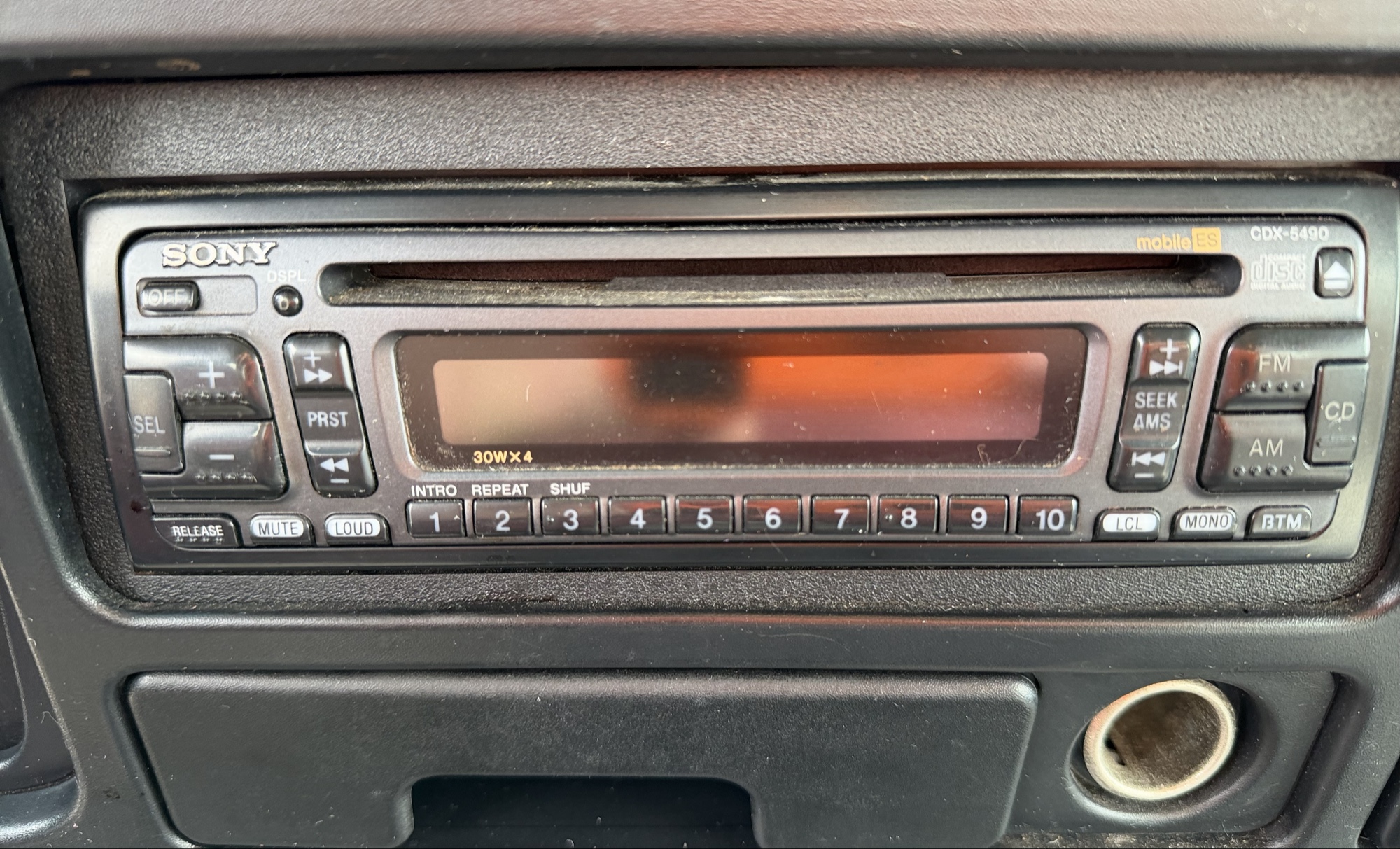 1996 dodge ram-2500 ld-reg.-cab-8-ft.-bed-4wd with 117423 miles for sale near elk-river, minnesota 106345_39_radio_closeup.jpg