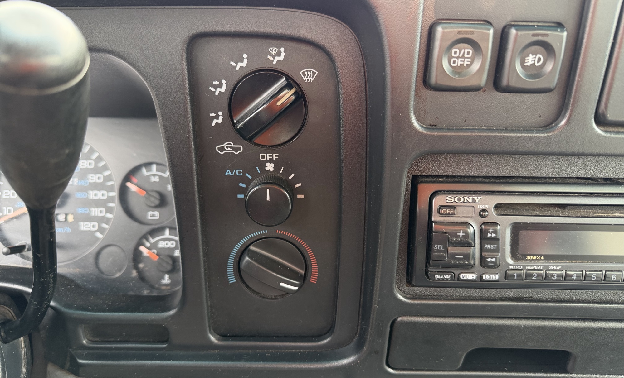 1996 dodge ram-2500 ld-reg.-cab-8-ft.-bed-4wd with 117423 miles for sale near elk-river, minnesota 106345_40_climate_control.jpg