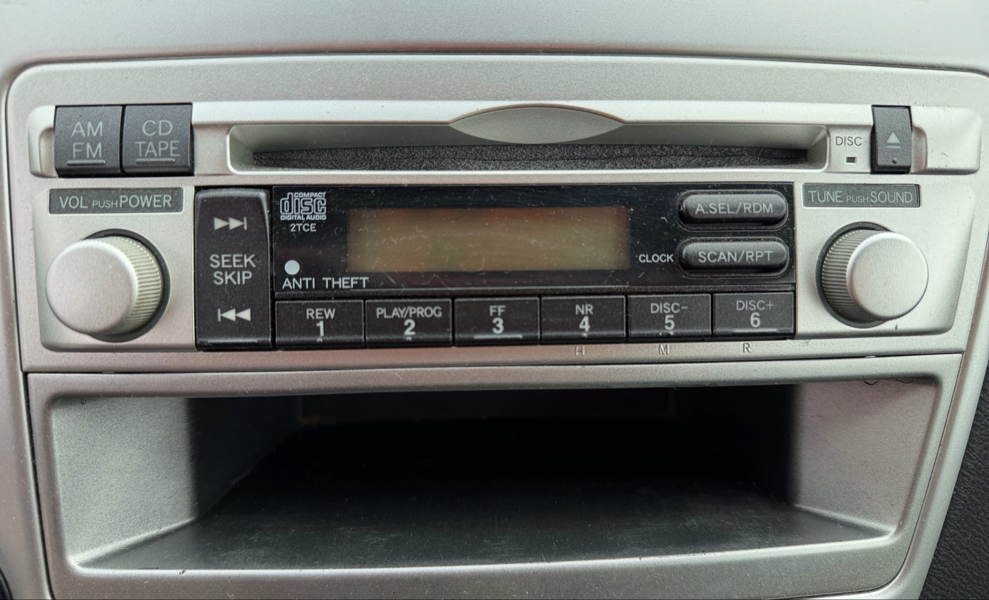2004 honda civic si with 213892 miles for sale near elk-river, minnesota 106347_39_radio_closeup.jpg