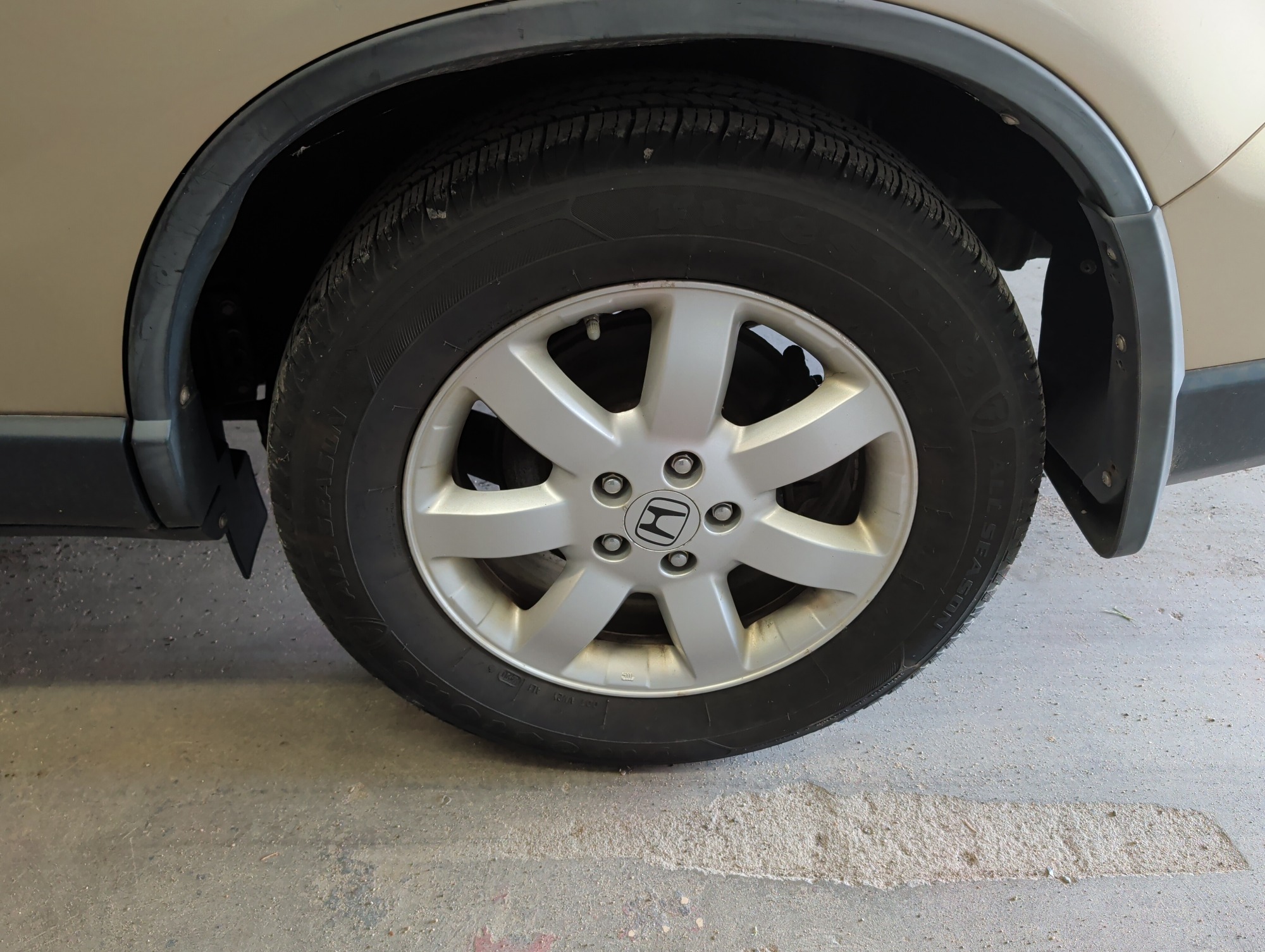 2008 honda cr-v ex-l-4wd-at with 186691 miles for sale near elk-river, minnesota 106348_13_rear_drv_wheel.jpg